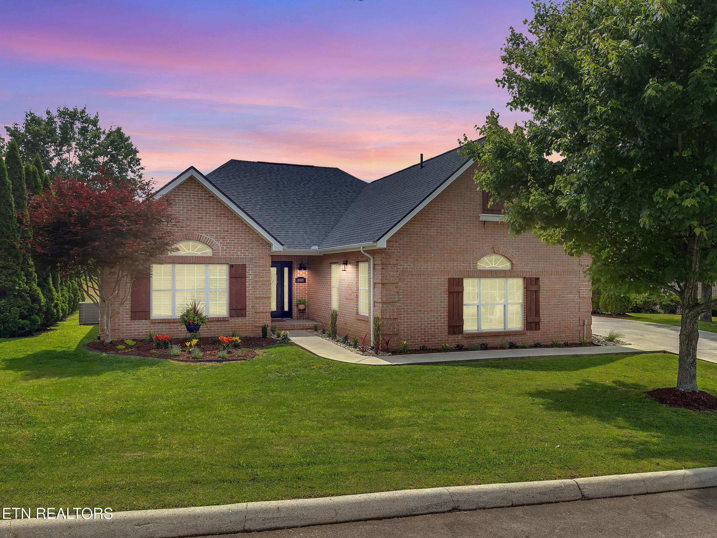 Maryville, TN 37801,1047 Saint Johns DR