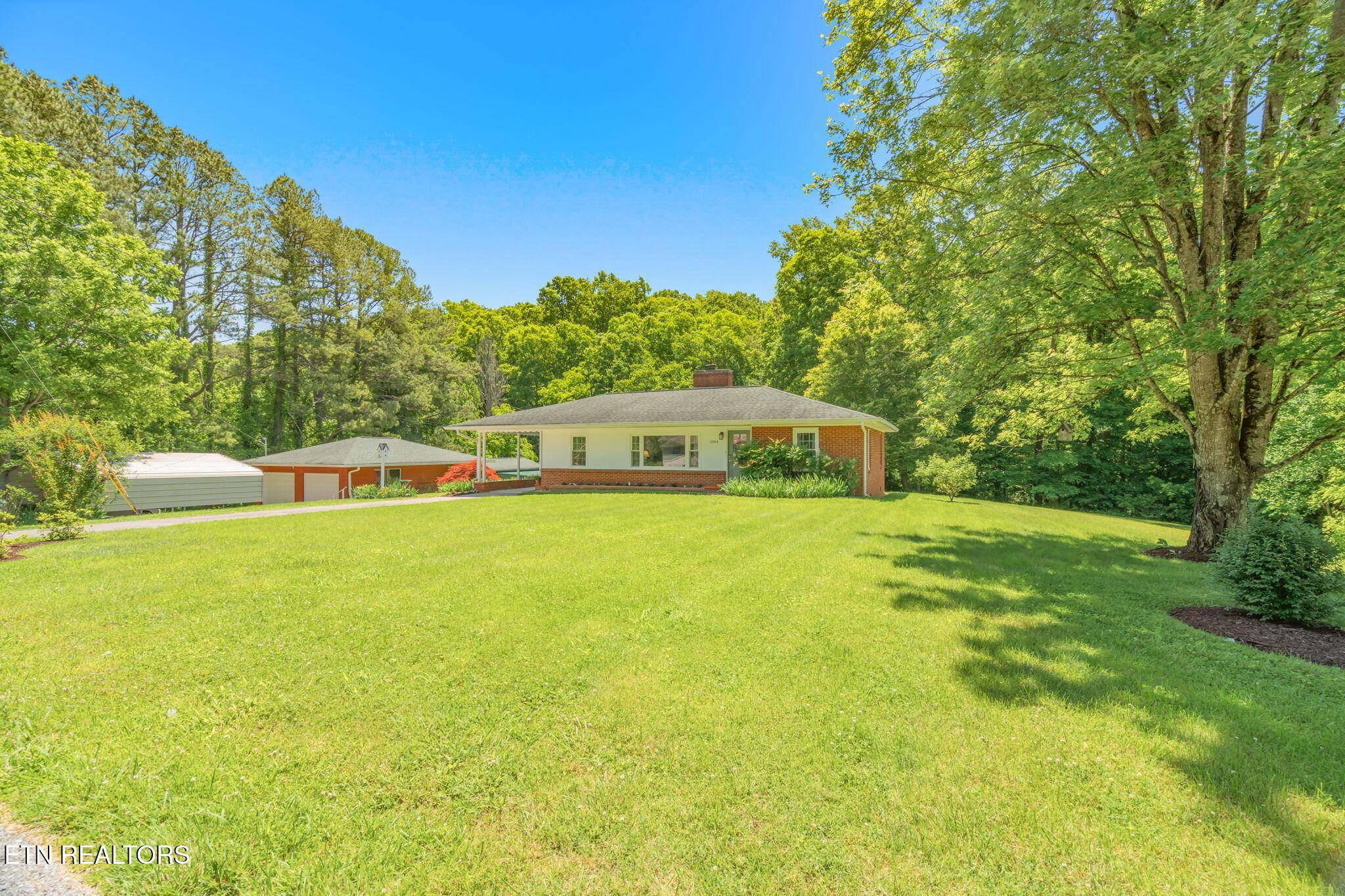 Knoxville, TN 37920,1004 Deaderick Rd