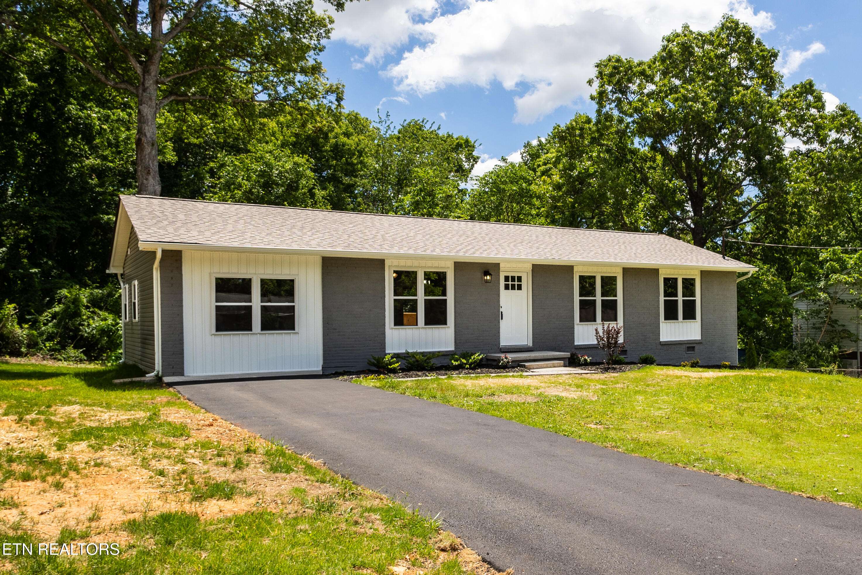 Knoxville, TN 37923,2318 Black Bear Rd