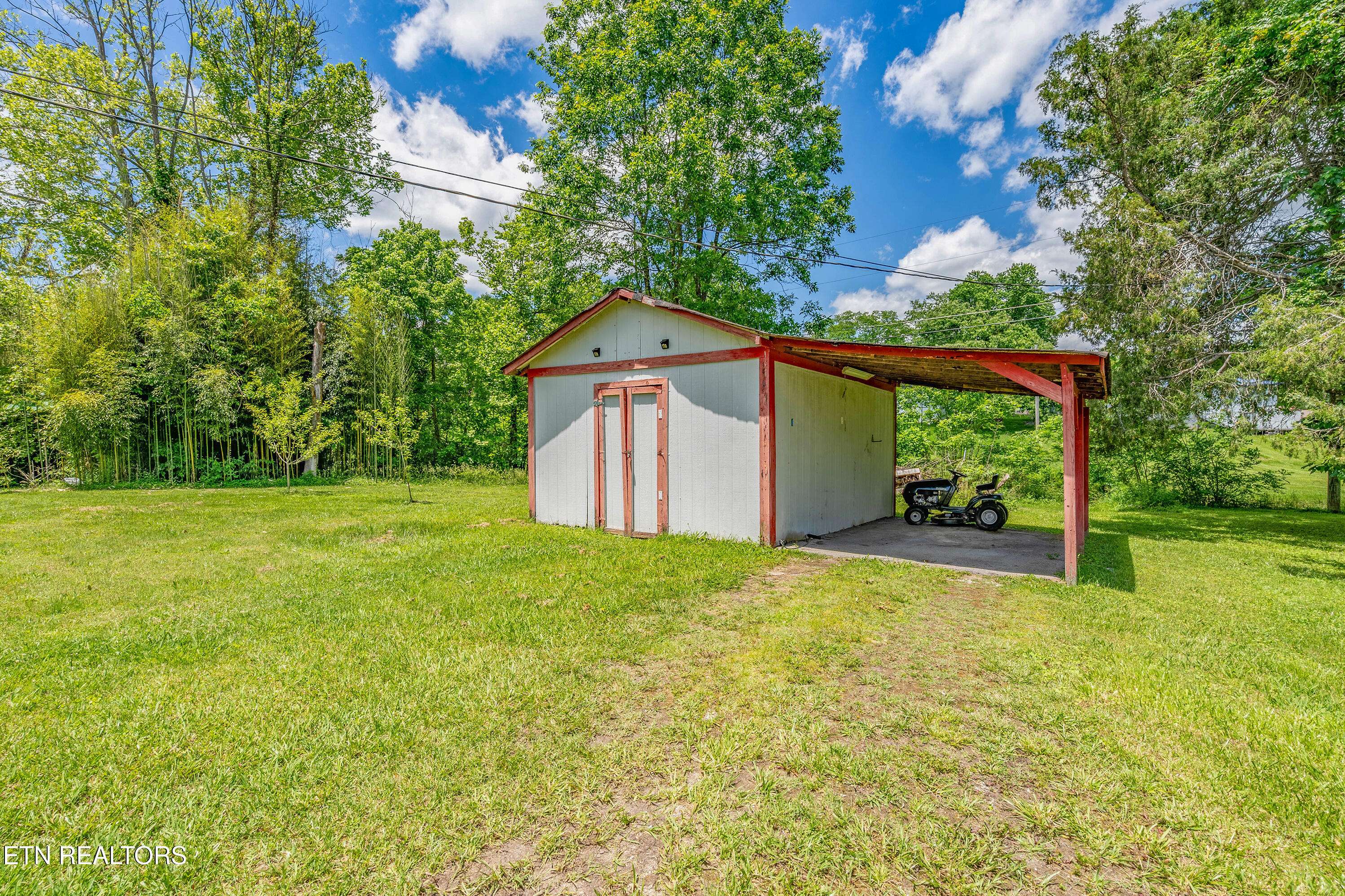 Lafollette, TN 37766,159 Little Creek LN