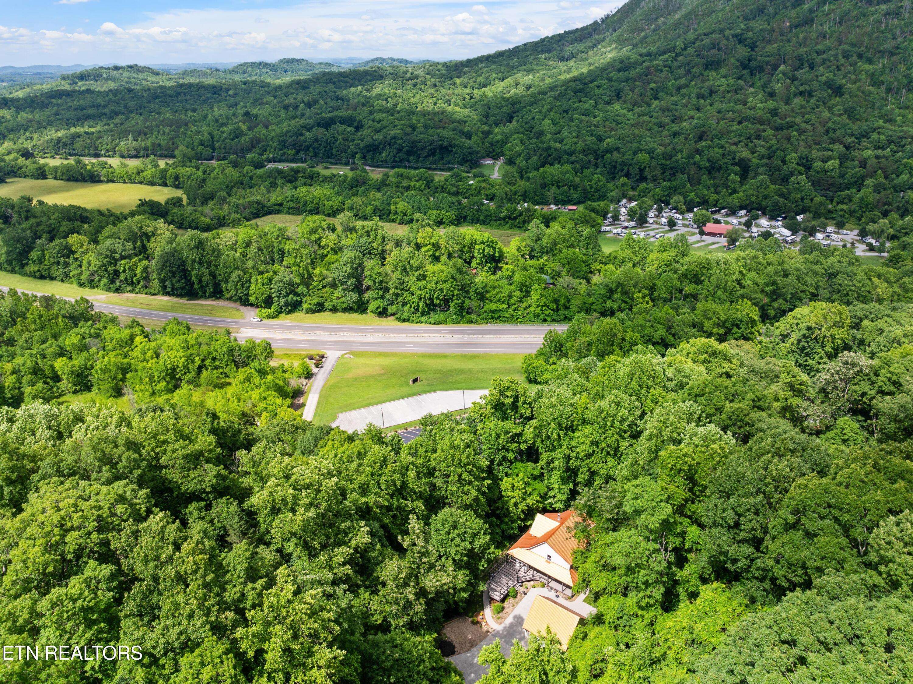 Walland, TN 37886,120 Kingdom LN