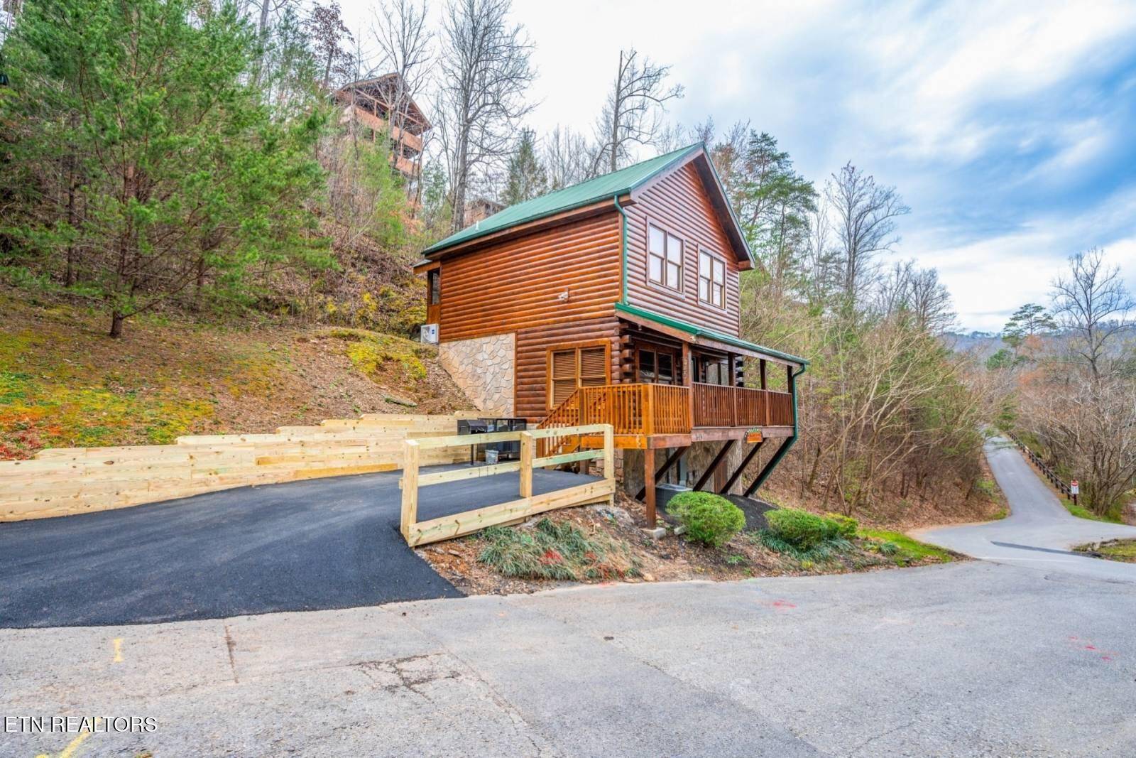Pigeon Forge, TN 37863,645 Chickasaw Gap WAY