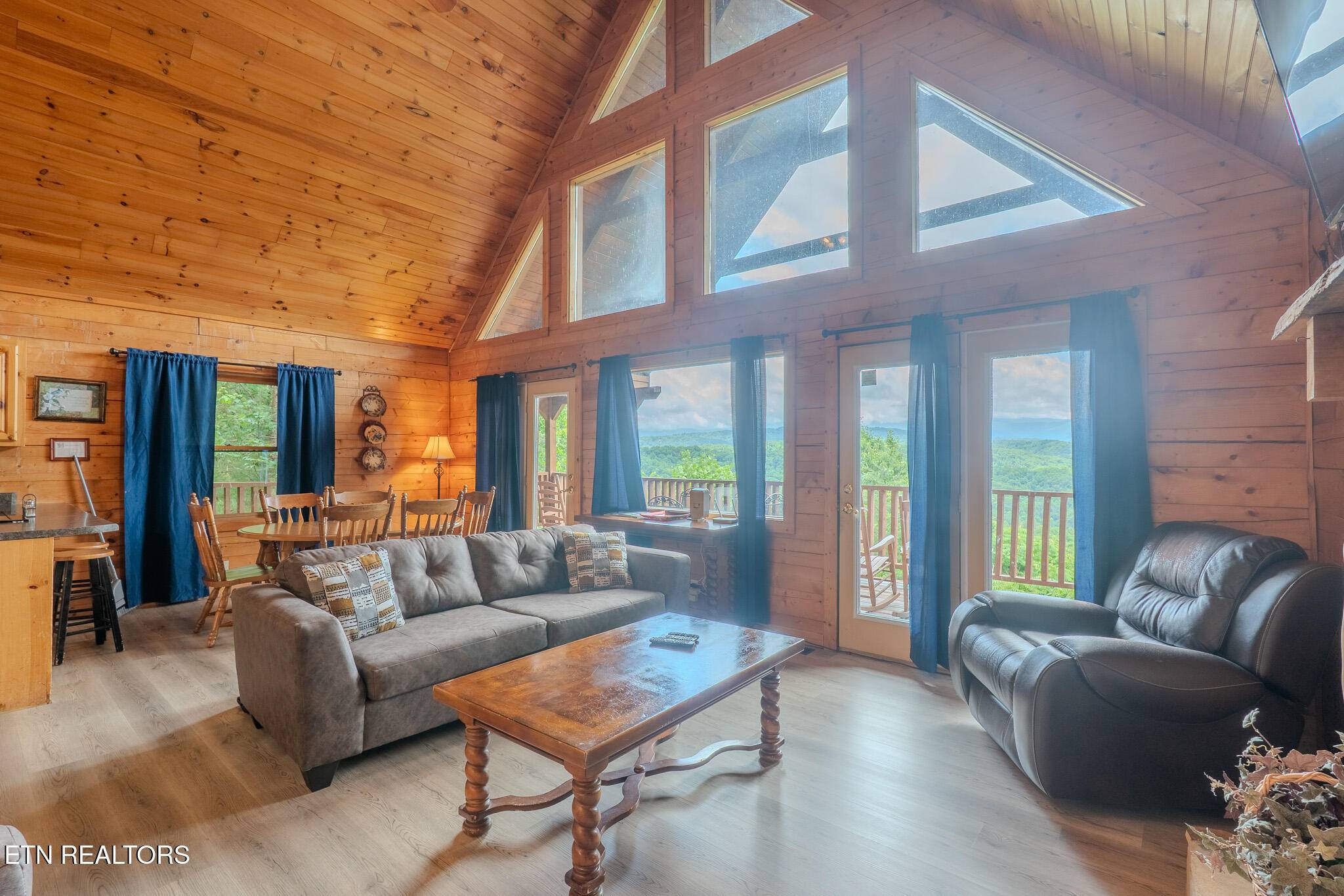 Sevierville, TN 37876,1910 Mountain View WAY