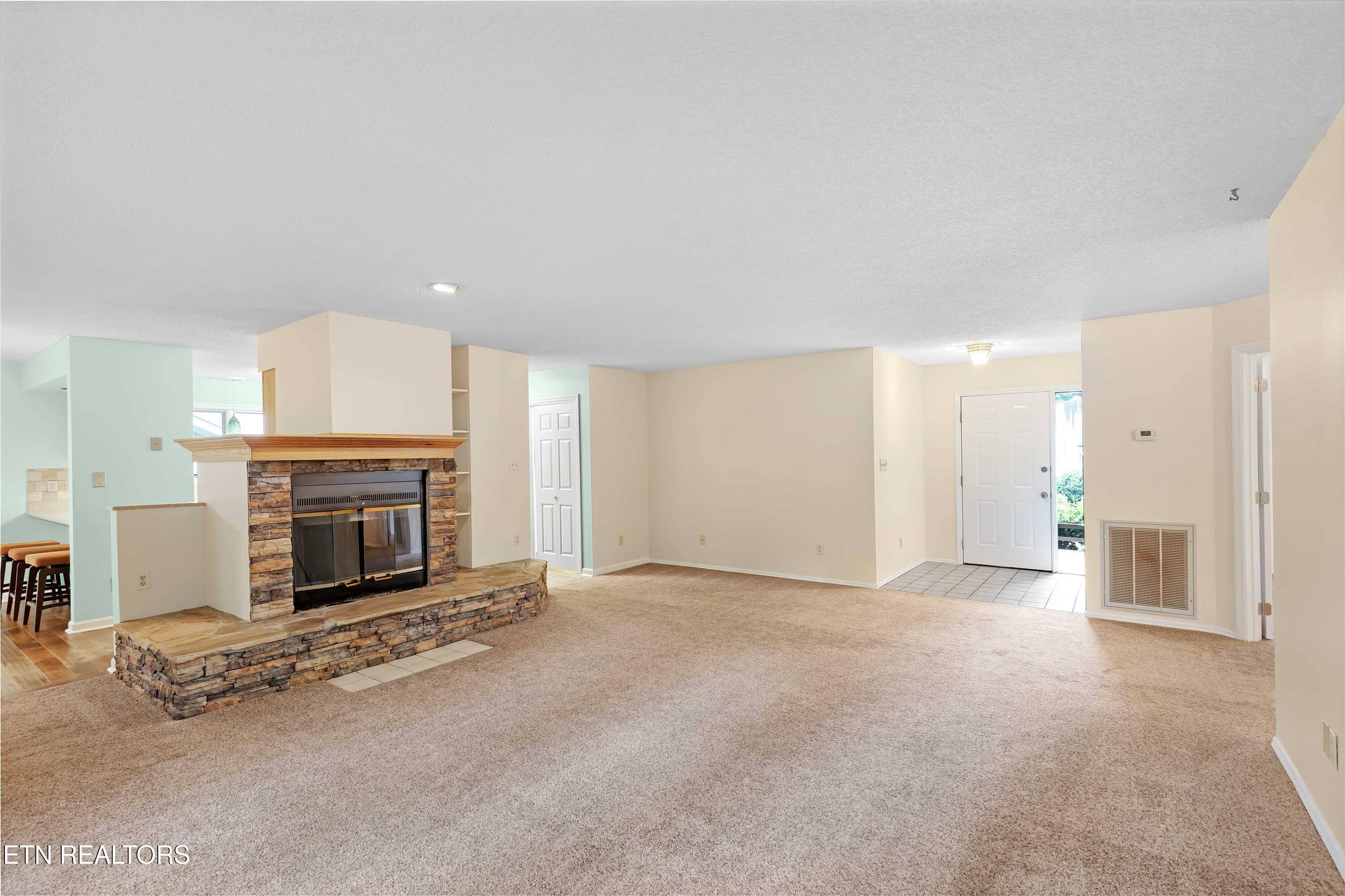 Loudon, TN 37774,206 Cheeskogili LN