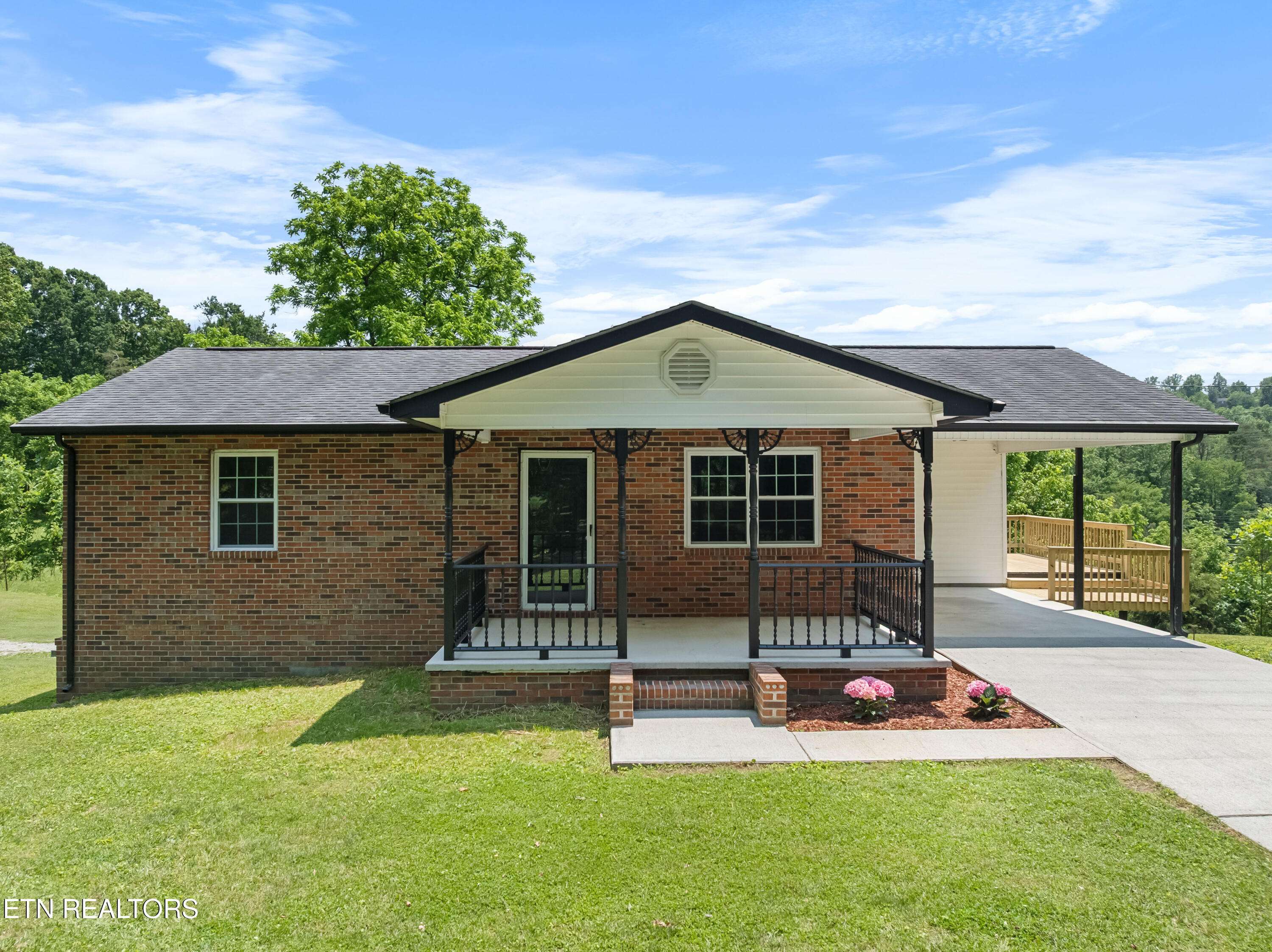 Jacksboro, TN 37757,695 Mt Paran LOOP