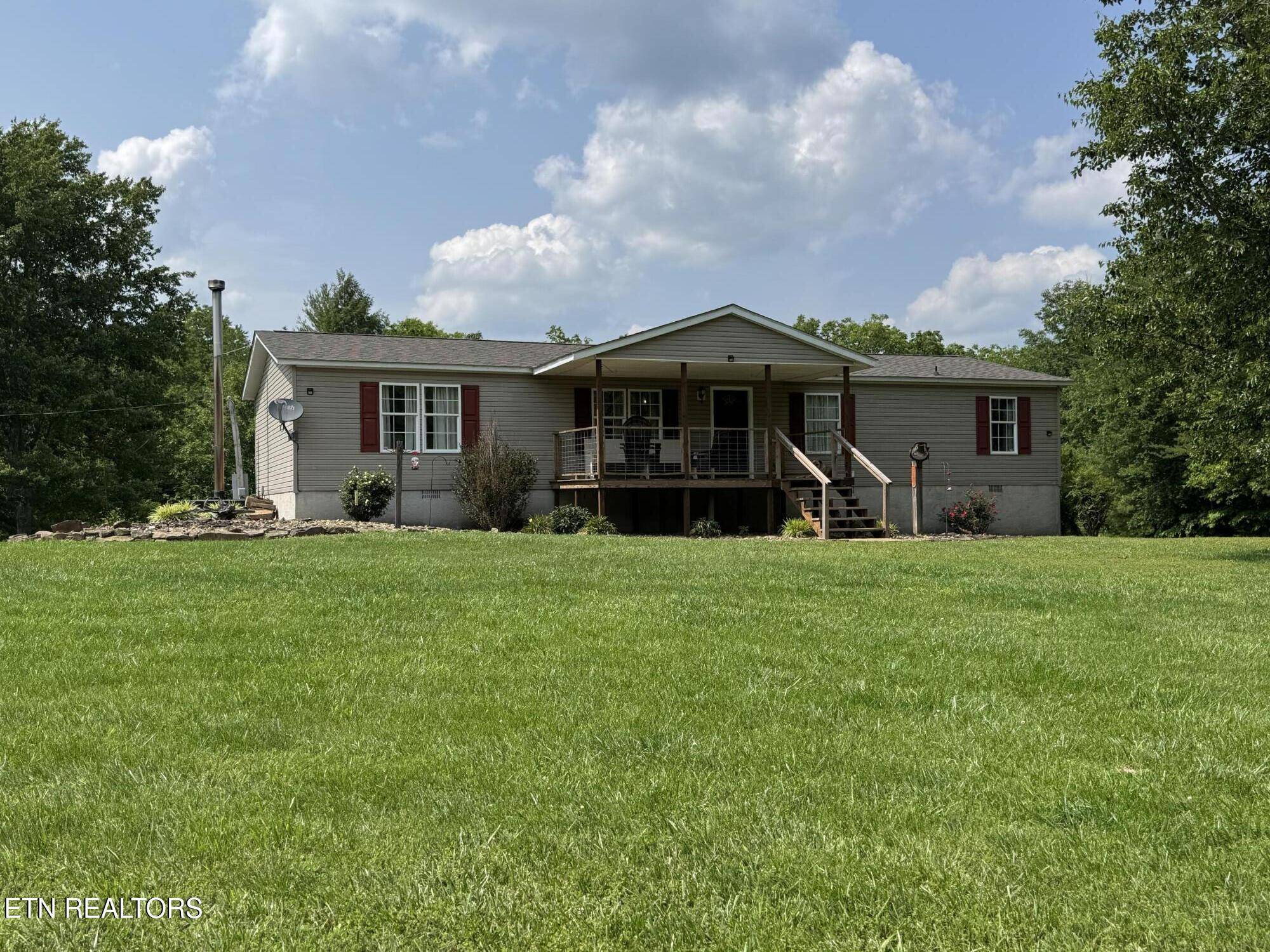 Crab Orchard, TN 37723,108 Hawn DR