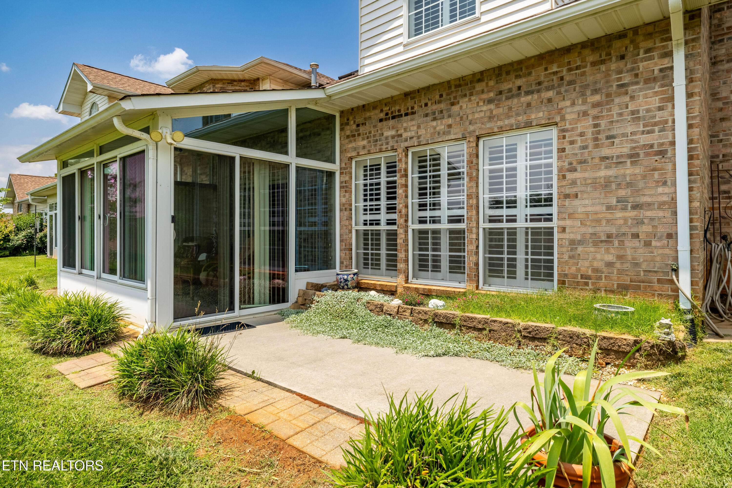 Maryville, TN 37801,274 Royal Oaks DR