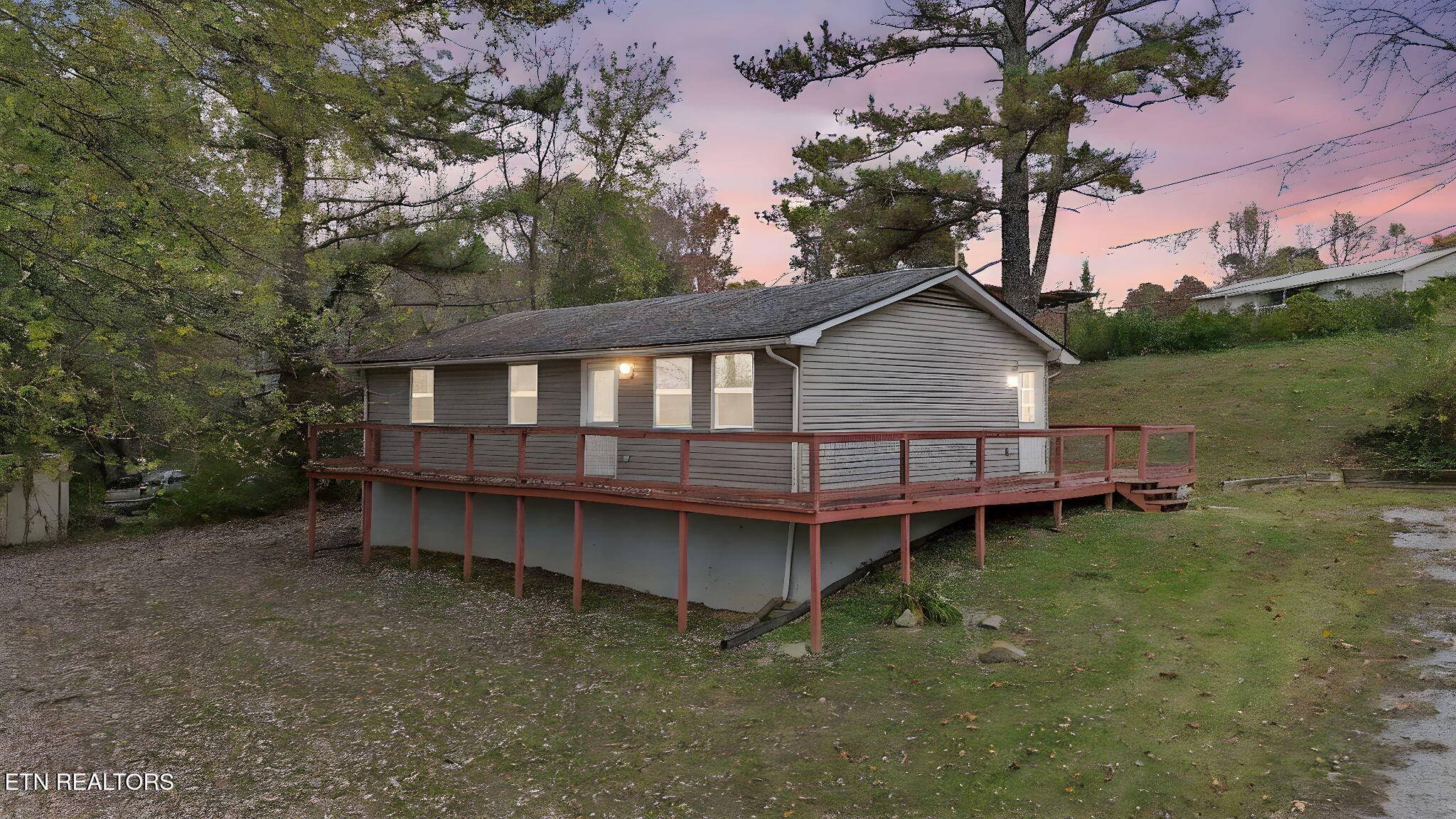 Jacksboro, TN 37757,317 Hollifield DR