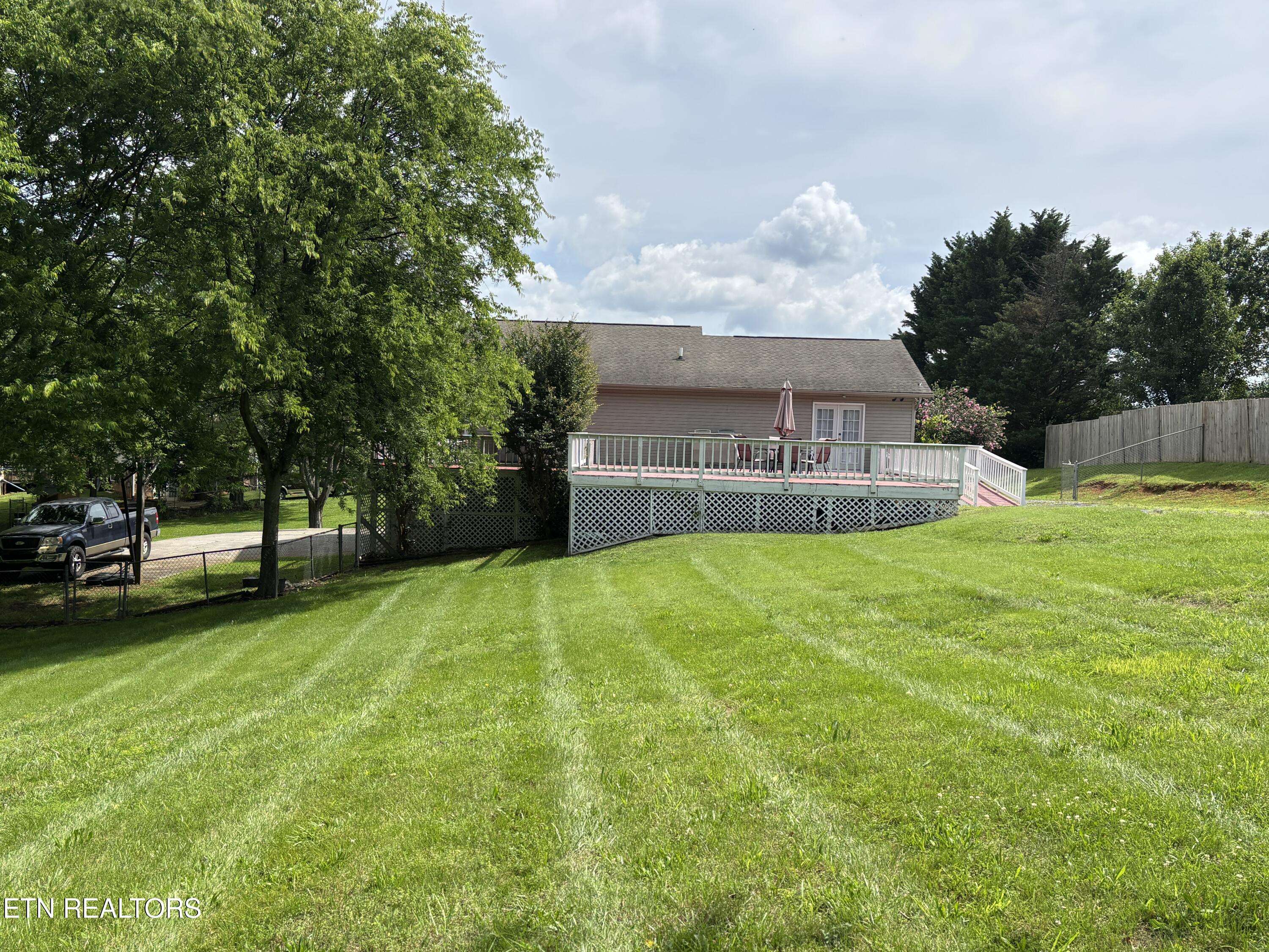 Kodak, TN 37764,2726 Kentwood DR