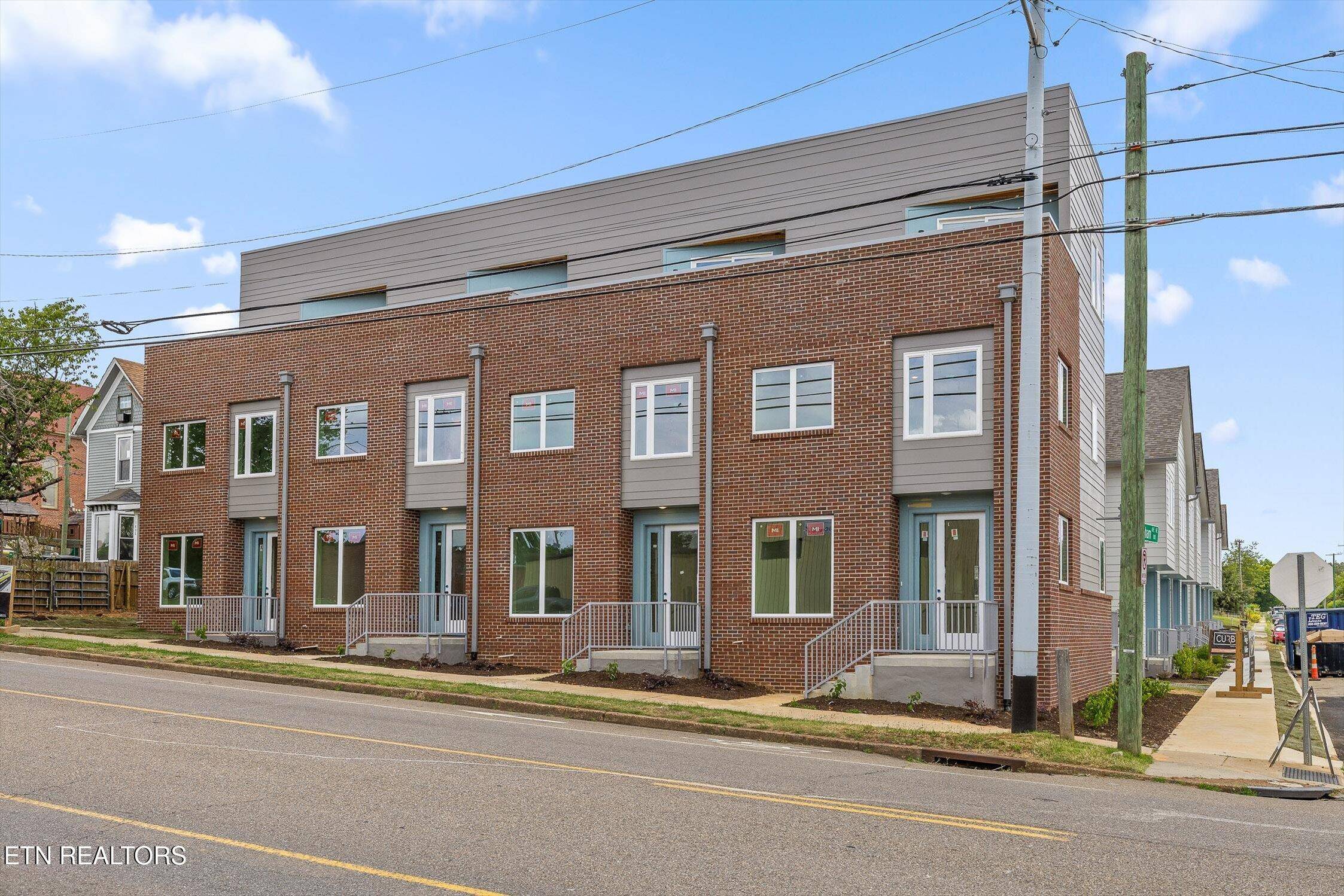 Knoxville, TN 37917,1602 Central Street #104