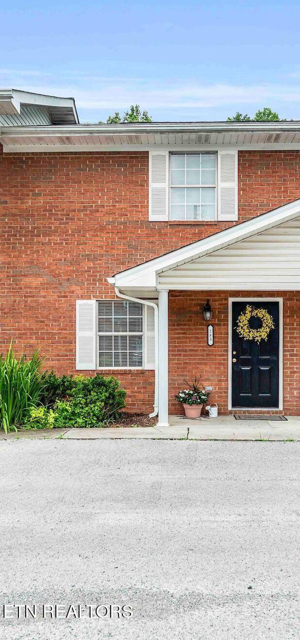 Maynardville, TN 37807,283 Main St