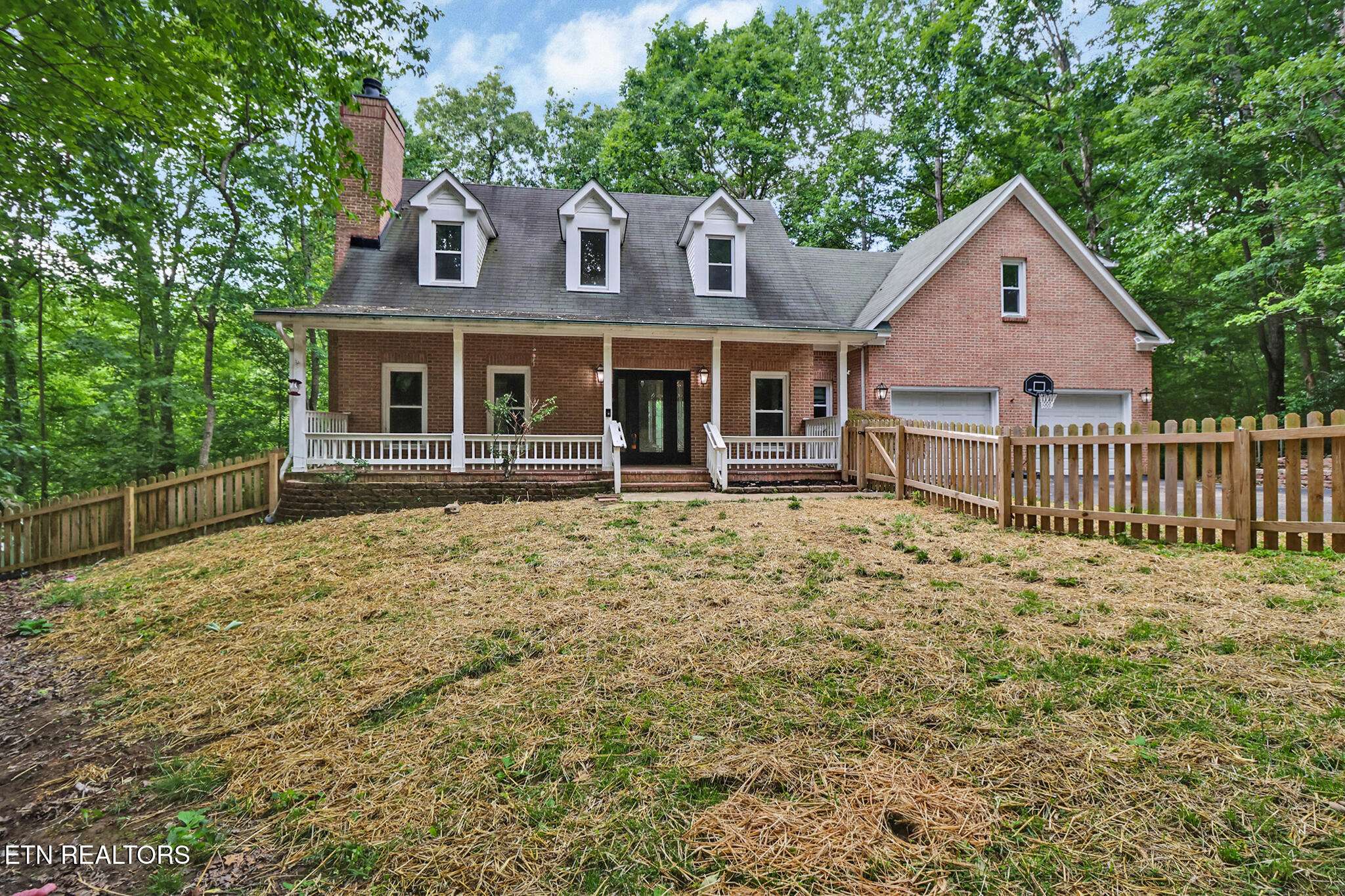 Oak Ridge, TN 37830,110 Lakecrest LN