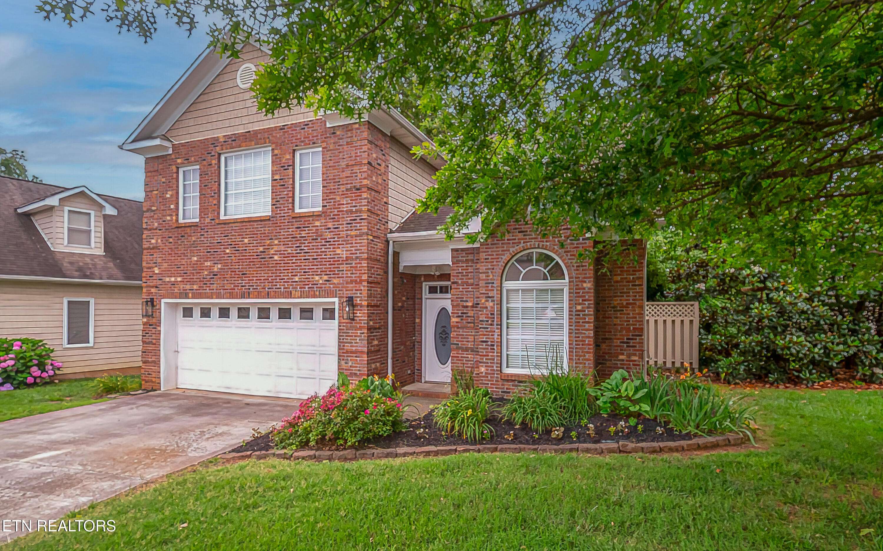 Knoxville, TN 37923,933 Gothic Manor WAY