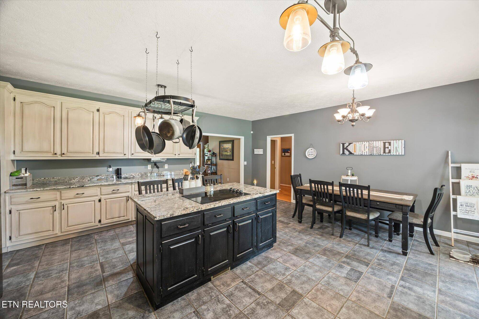 Byrdstown, TN 38549,5546 Old Kentucky Rd