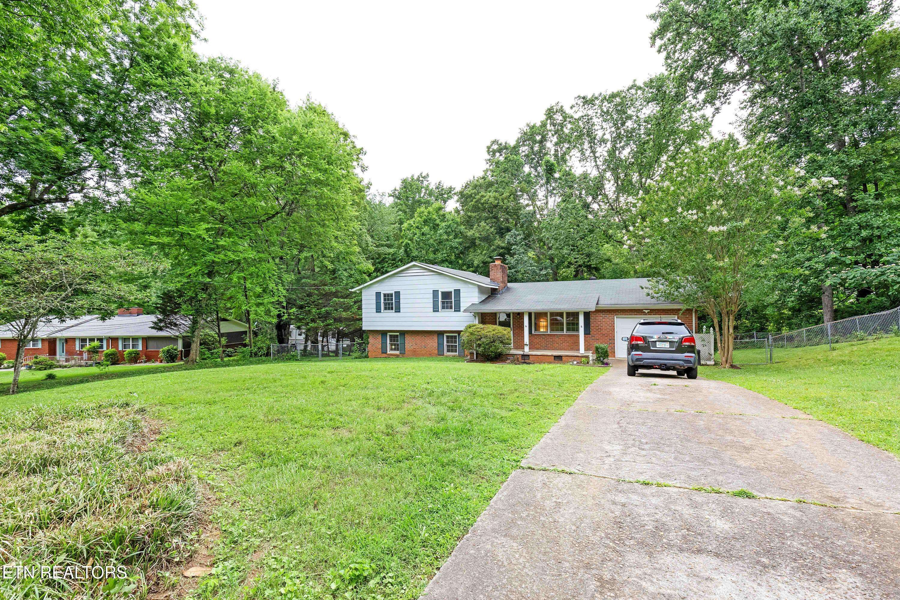 Knoxville, TN 37920,2001 Walnut Hills DR