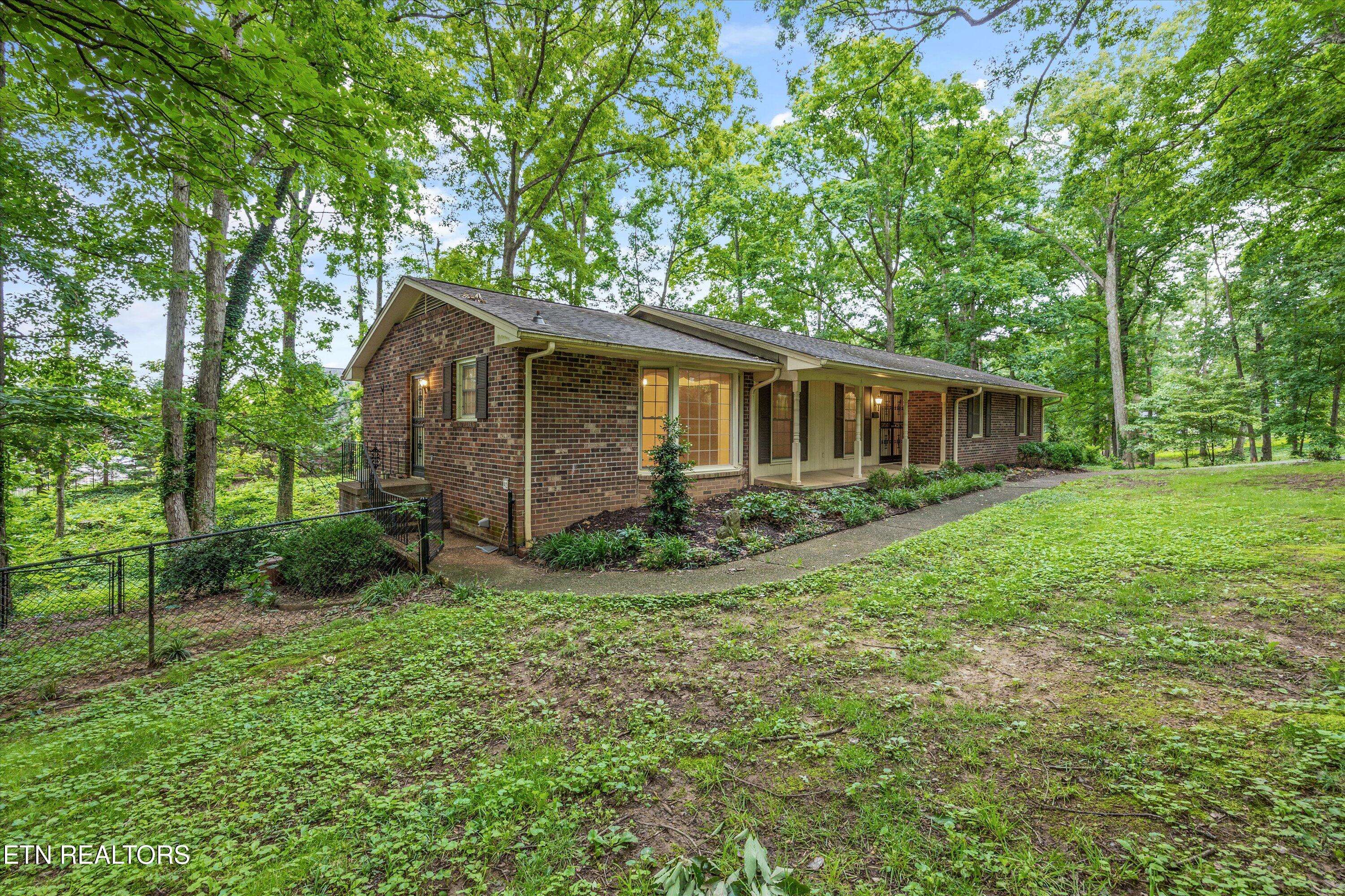 Knoxville, TN 37918,5004 Malibu DR