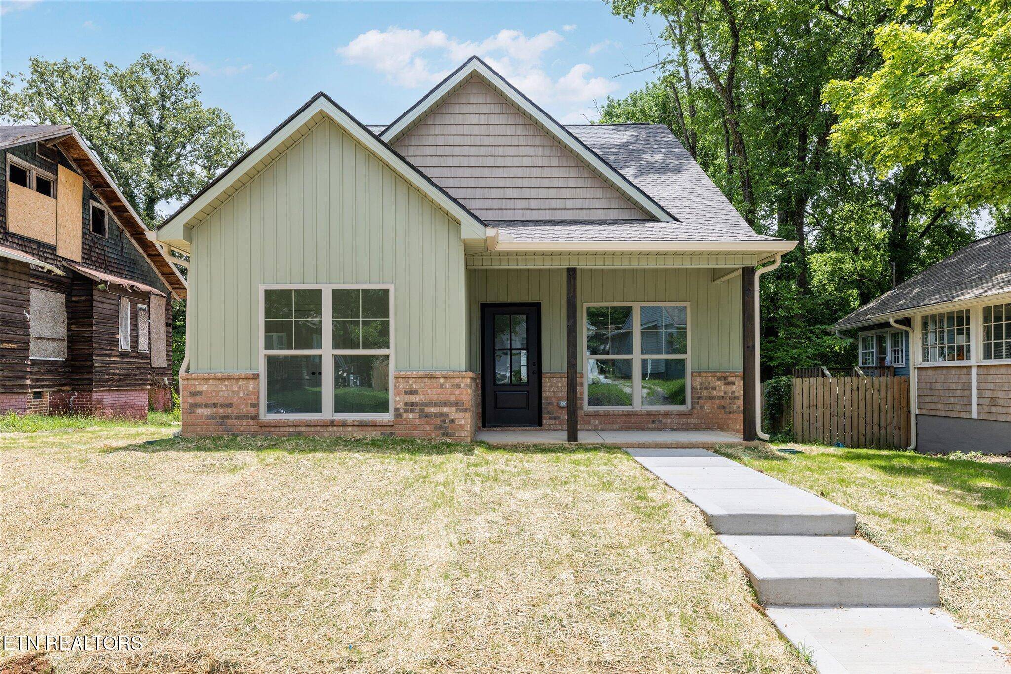 Knoxville, TN 37914,2724 5th Ave
