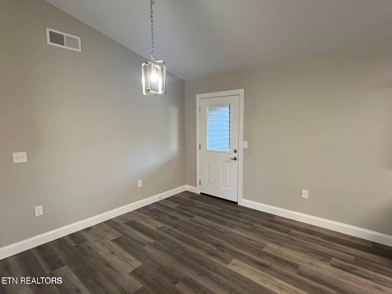 Crossville, TN 38555,453 Hinch Mountain View Rd