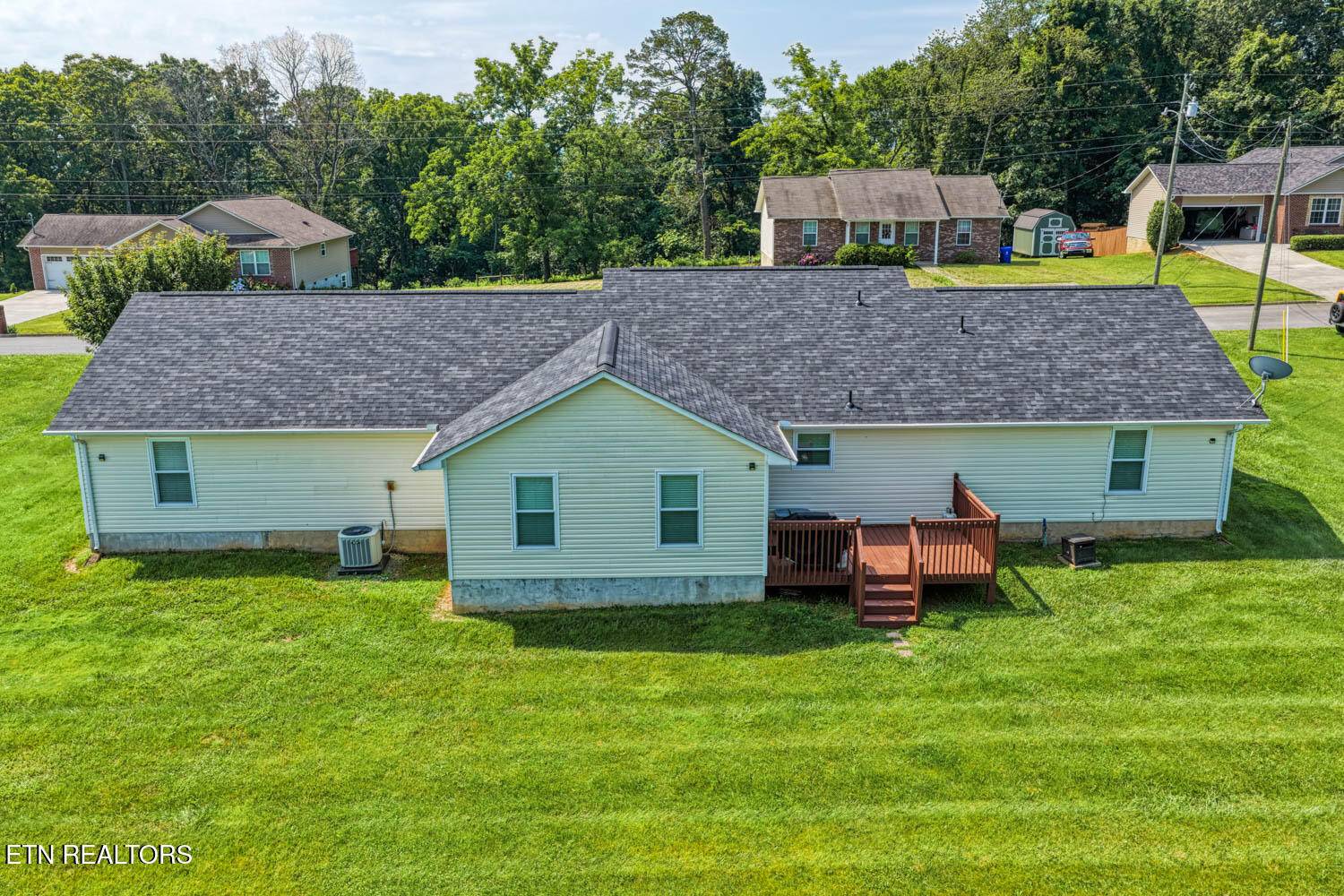 Dandridge, TN 37725,660 Privet DR