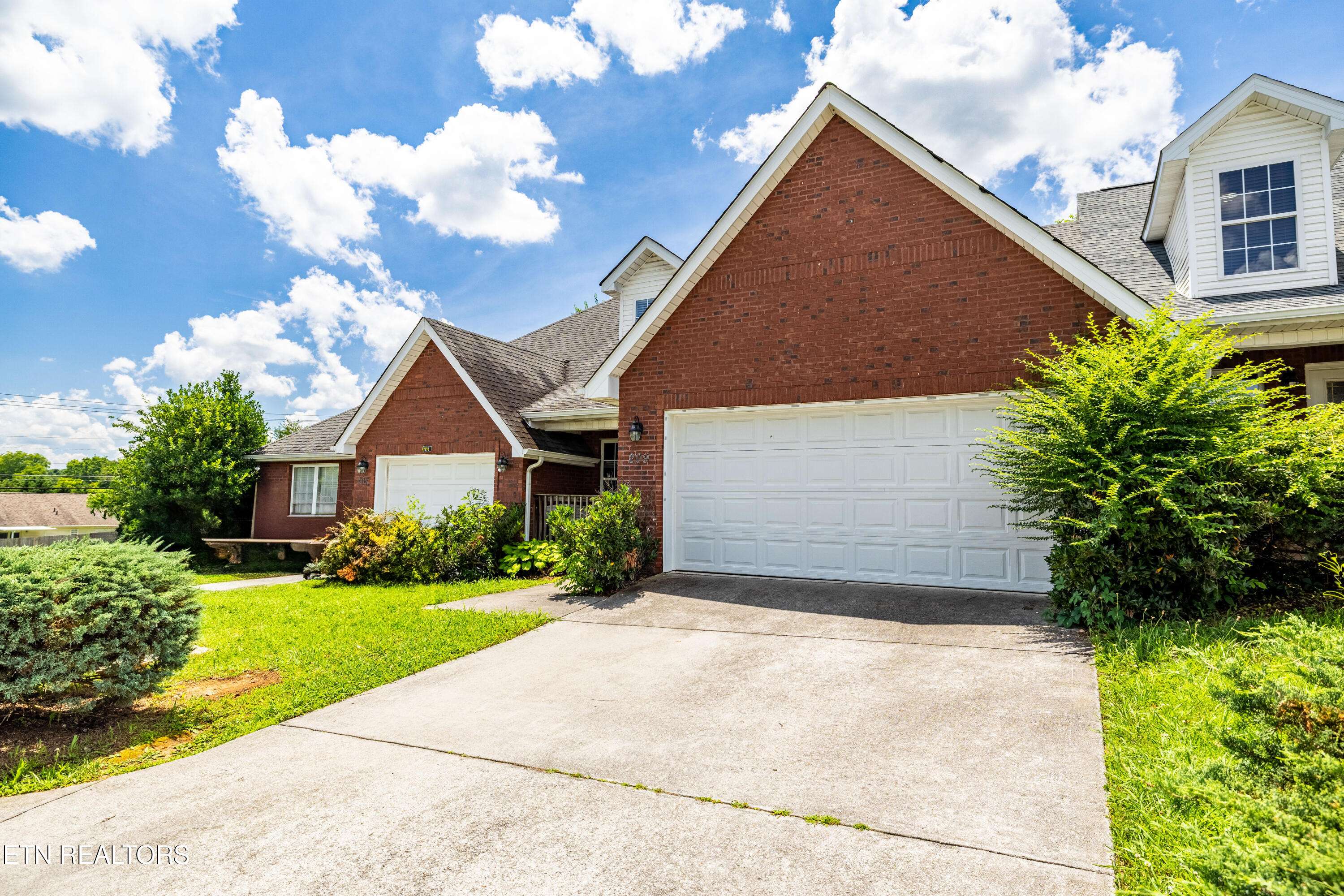 Maryville, TN 37804,209 Covington LN
