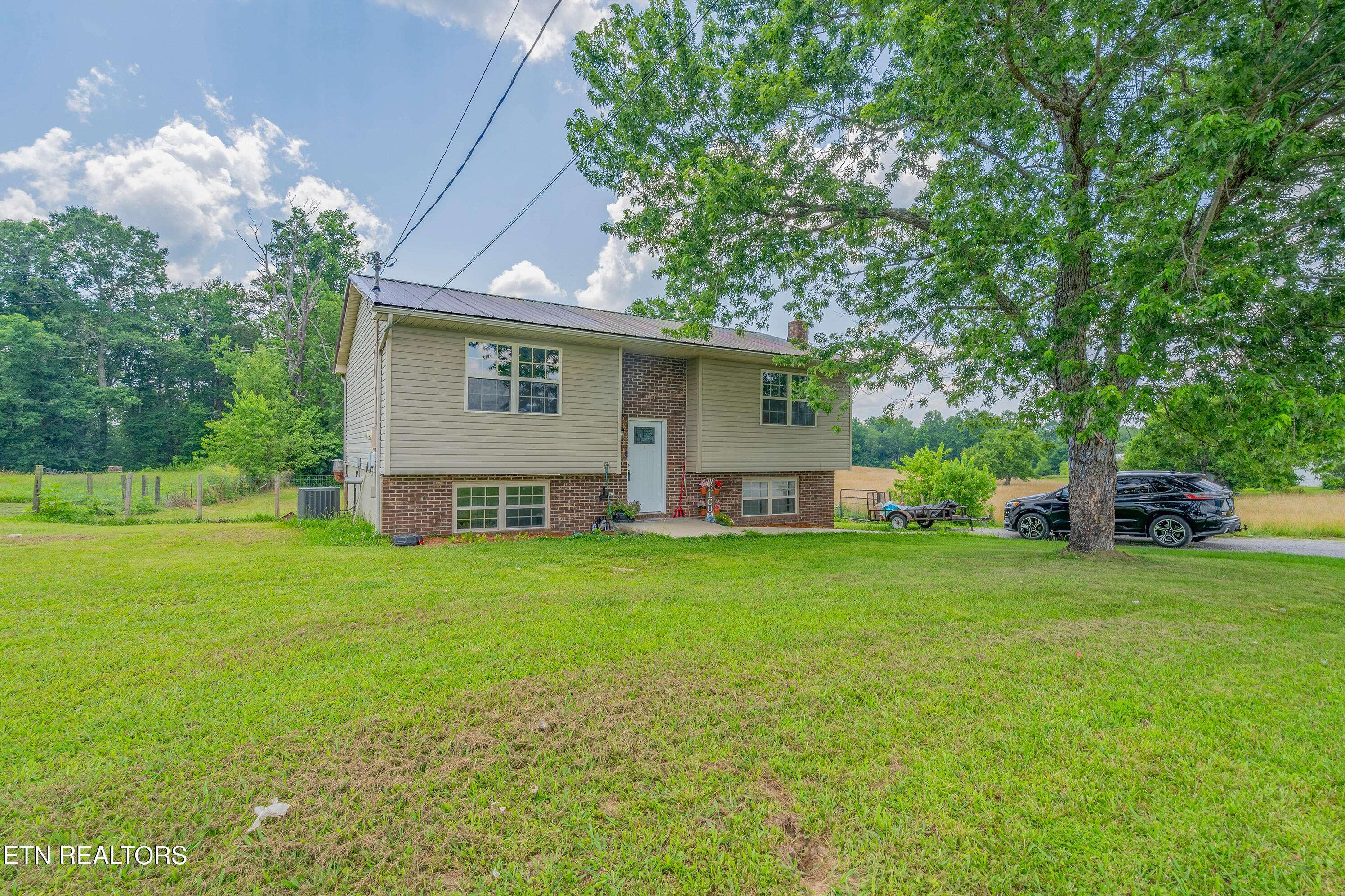 Wartburg, TN 37887,772 Potters Falls Rd