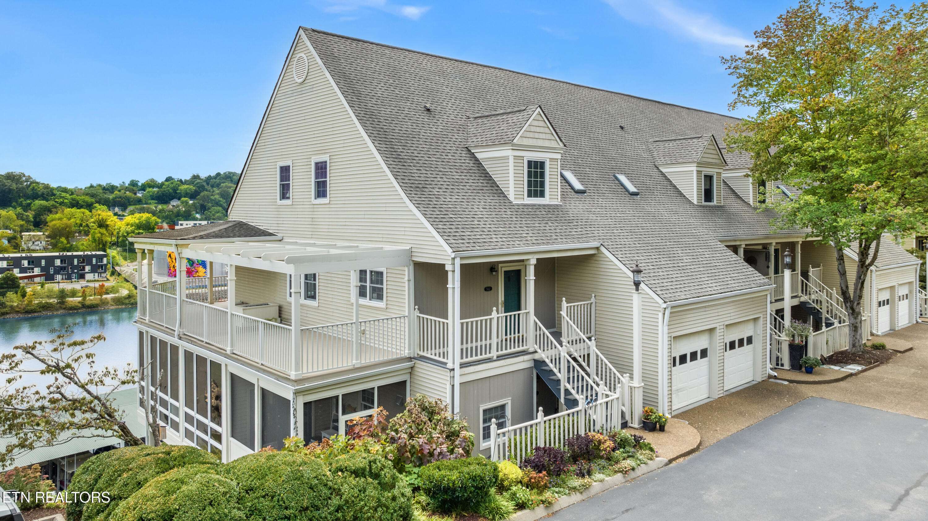 Knoxville, TN 37915,560 Riverfront WAY