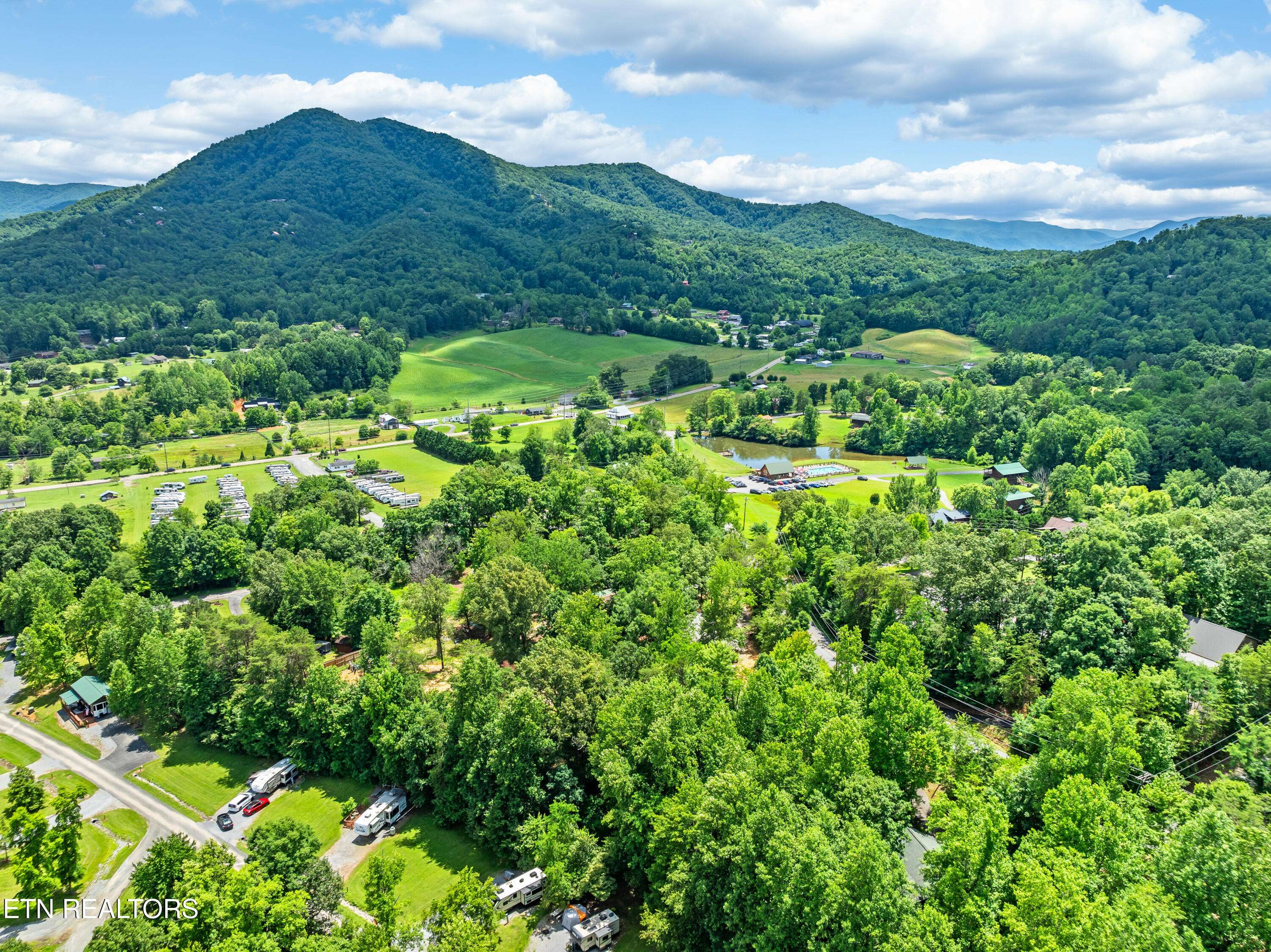 Sevierville, TN 37862,3123 Happy Hollow Rd