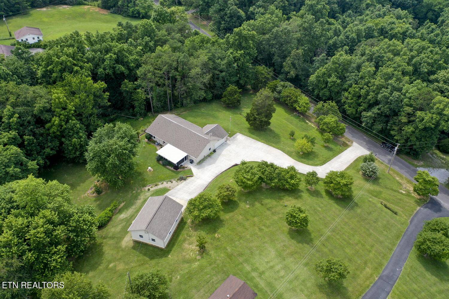 Dandridge, TN 37725,1733 Oakdale DR