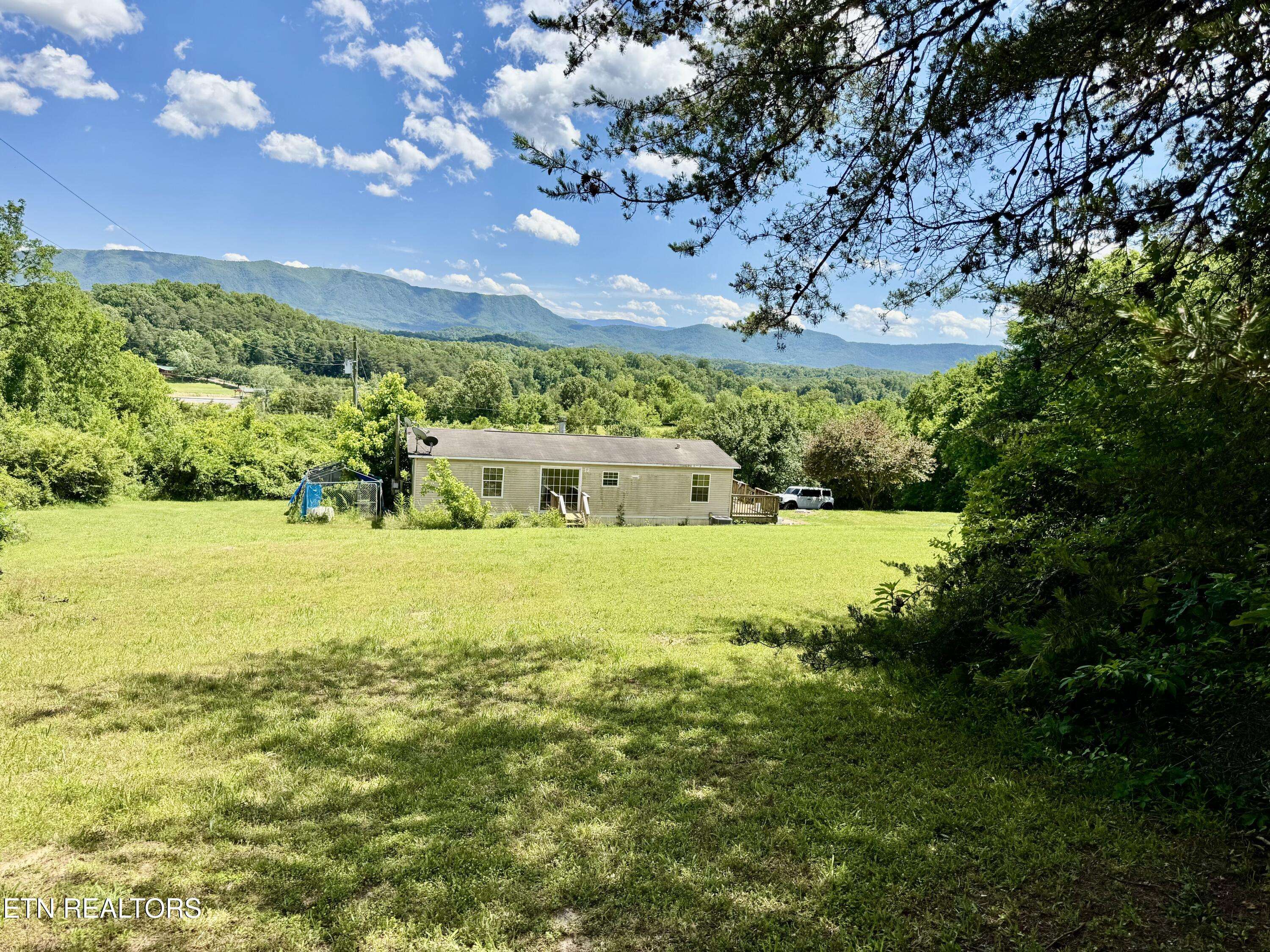 Dandridge, TN 37725,320 Hance WAY