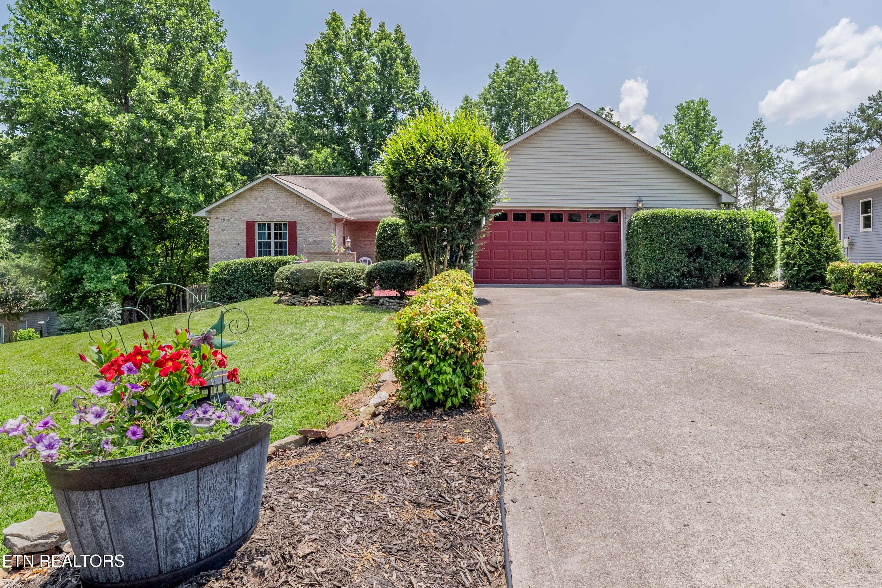 Loudon, TN 37774,160 Amohi WAY