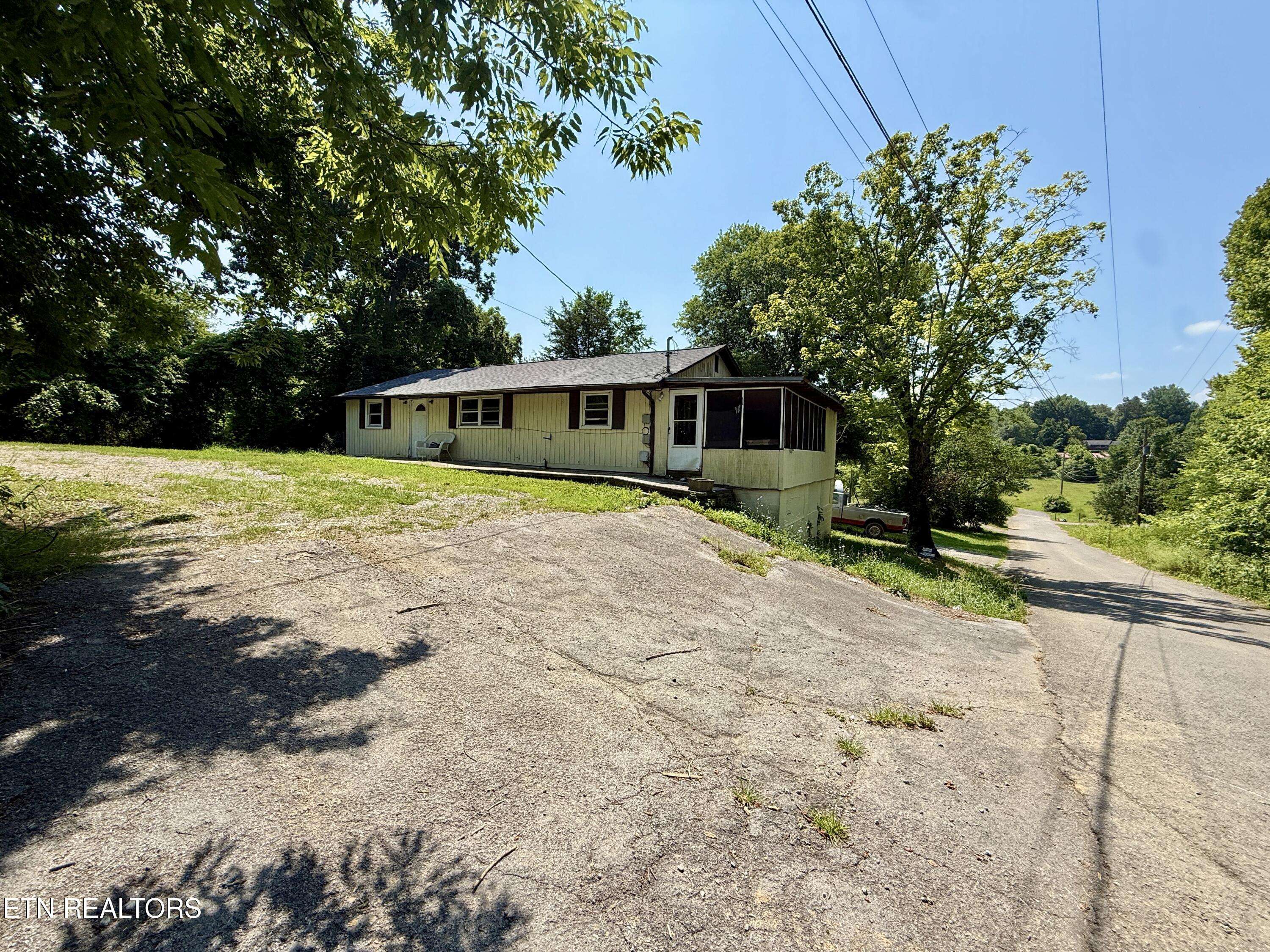 Knoxville, TN 37914,6202 Strawberry Plain PIKE