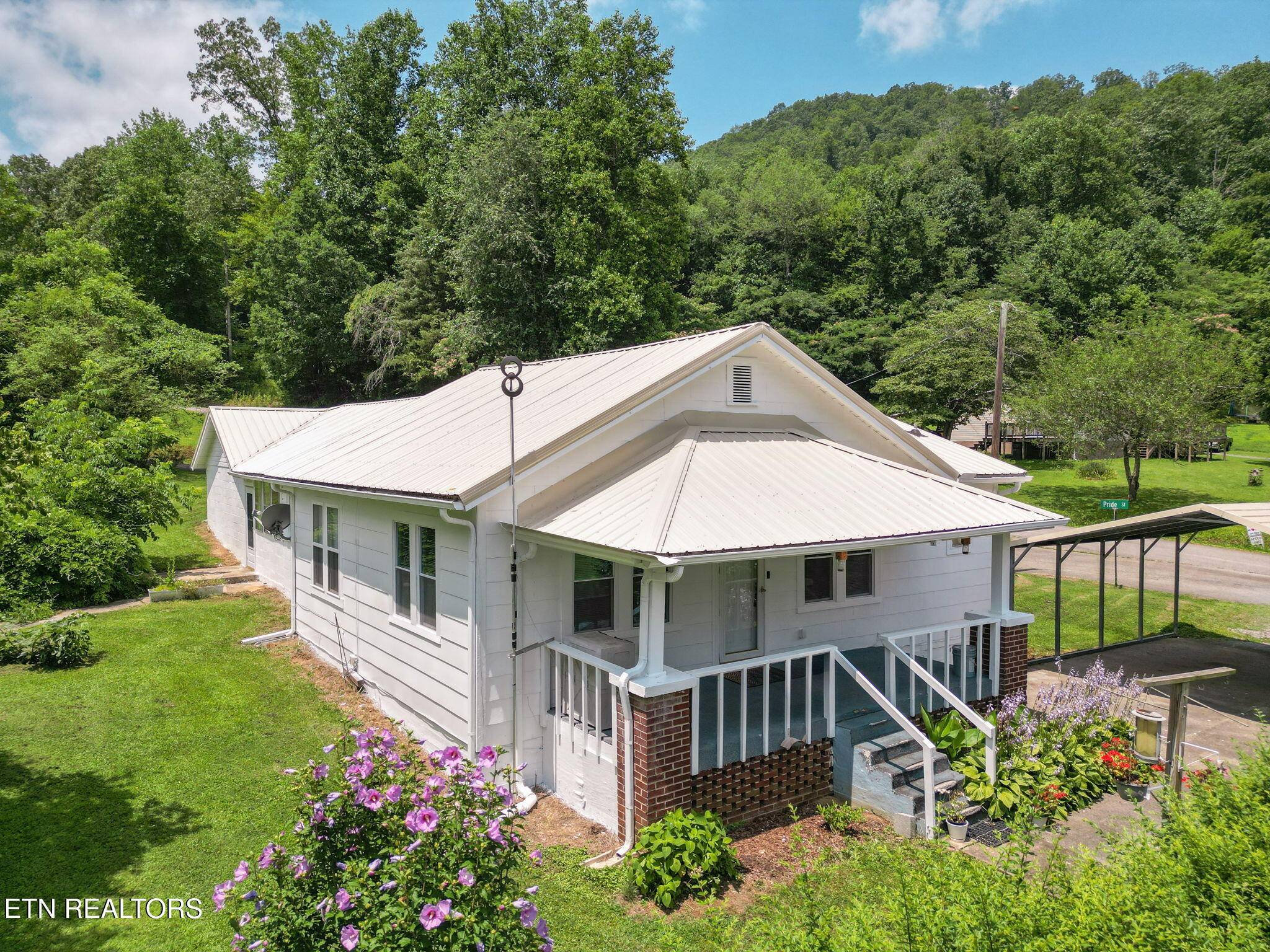 Oliver Springs, TN 37840,815 Kelly Rd