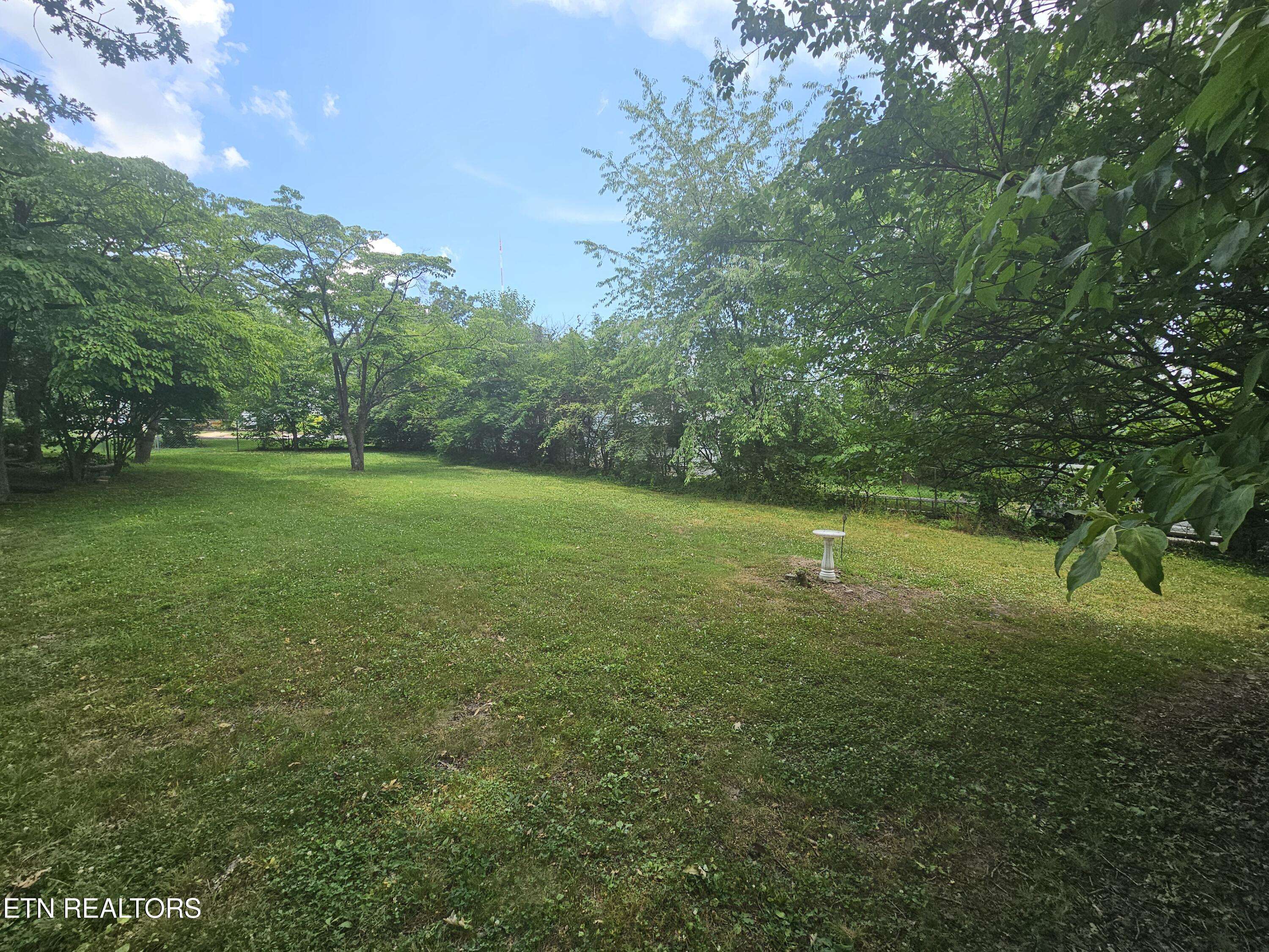 Knoxville, TN 37917,610 Farragut Ave