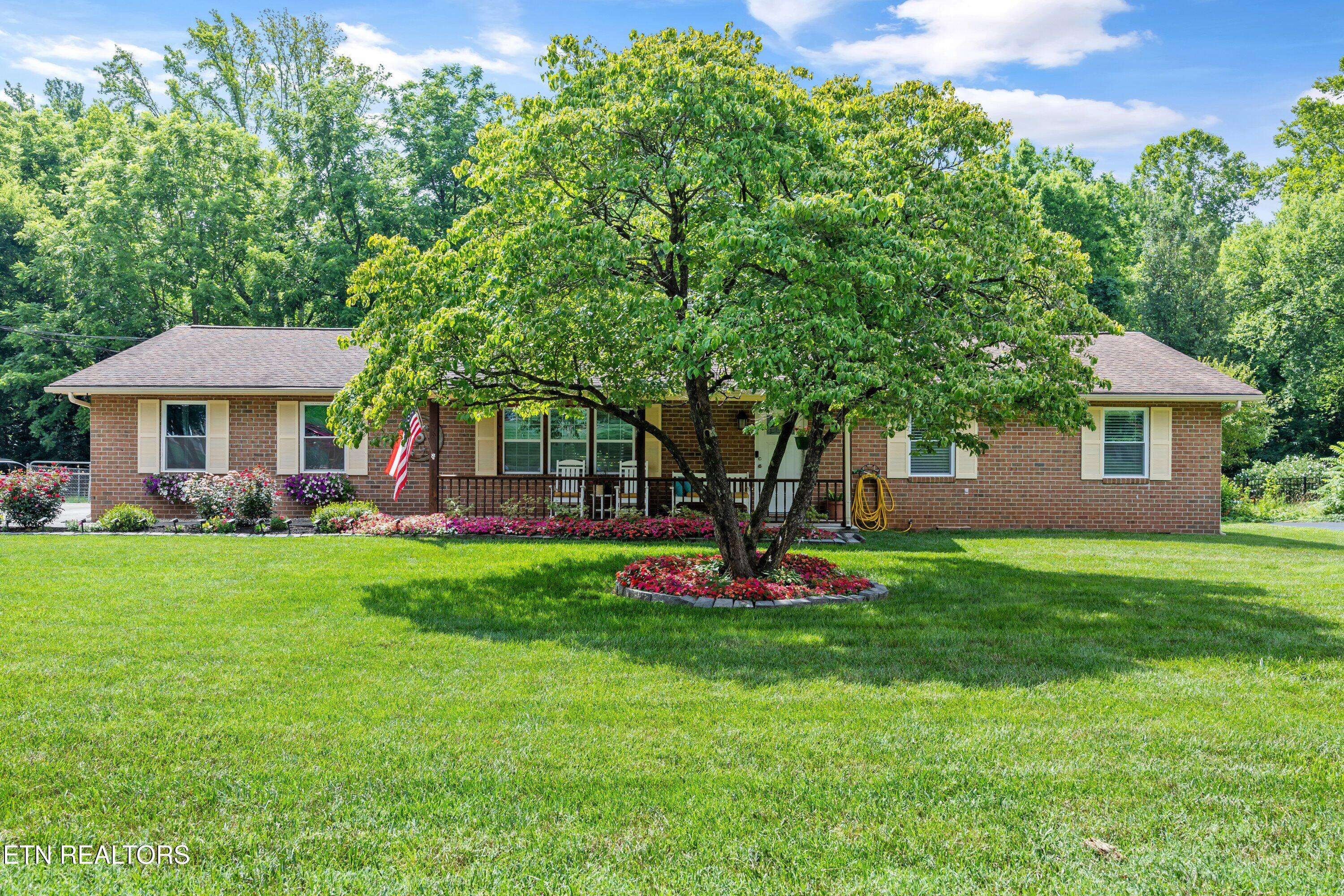 Knoxville, TN 37923,325 Hardwicke DR