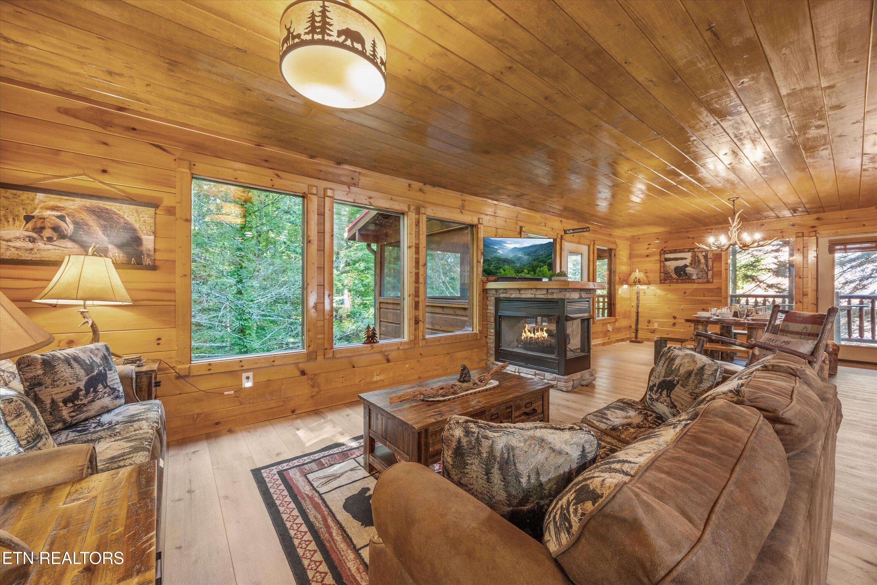 Gatlinburg, TN 37738,1827 Elk Springs WAY