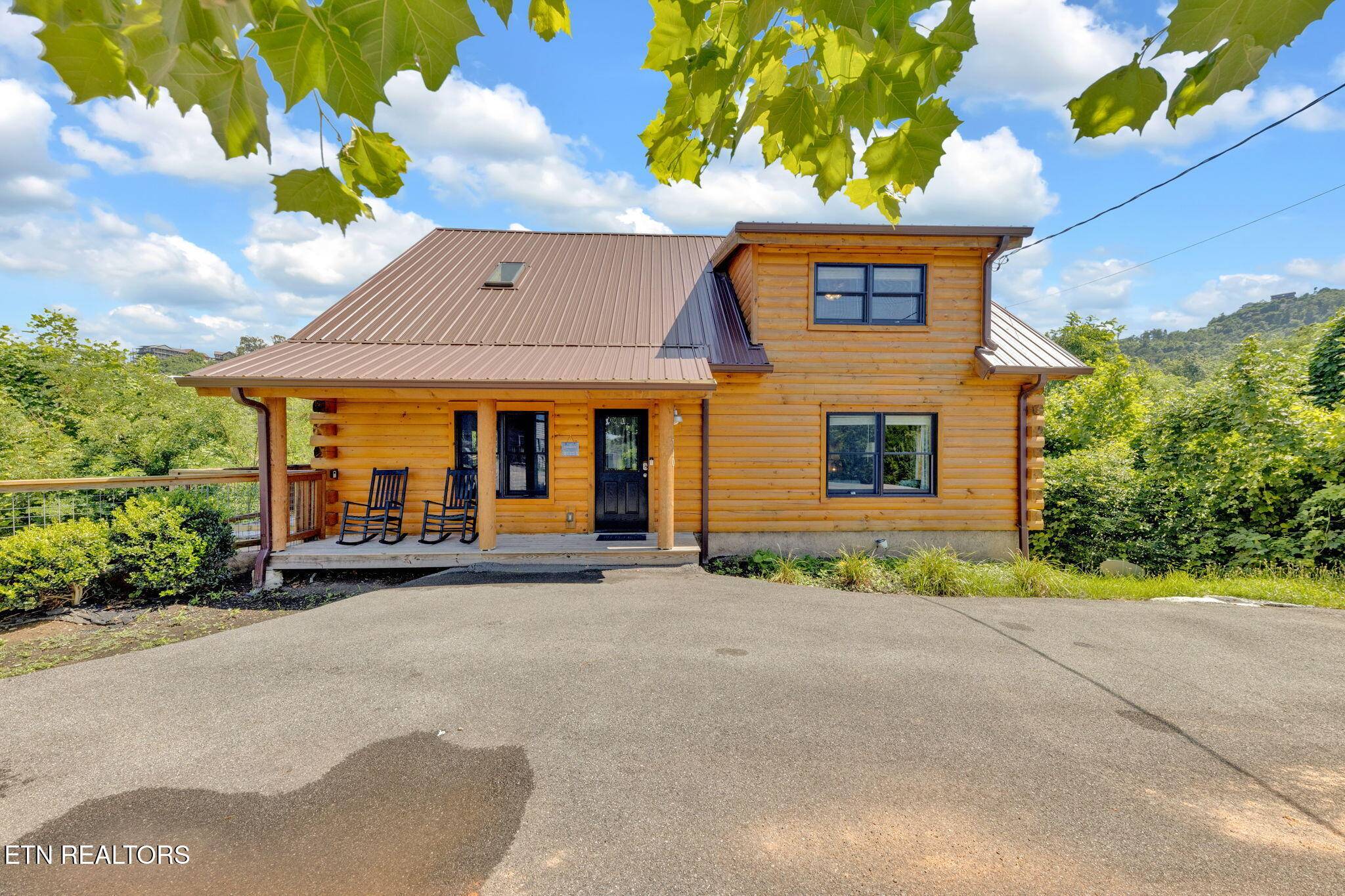 Gatlinburg, TN 37738,710 Pinecrest CT