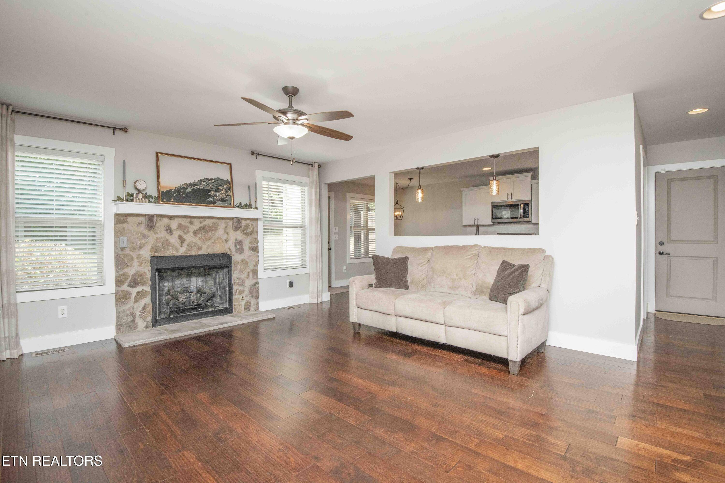 Powell, TN 37849,1312 Fox Ridge DR
