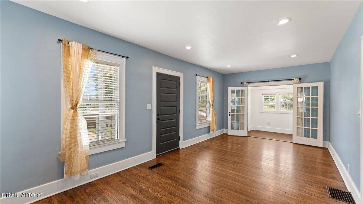 Knoxville, TN 37917,527 Glenwood Ave