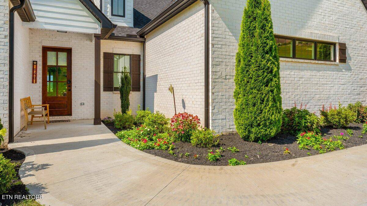 Loudon, TN 37774,560 Silent River LN