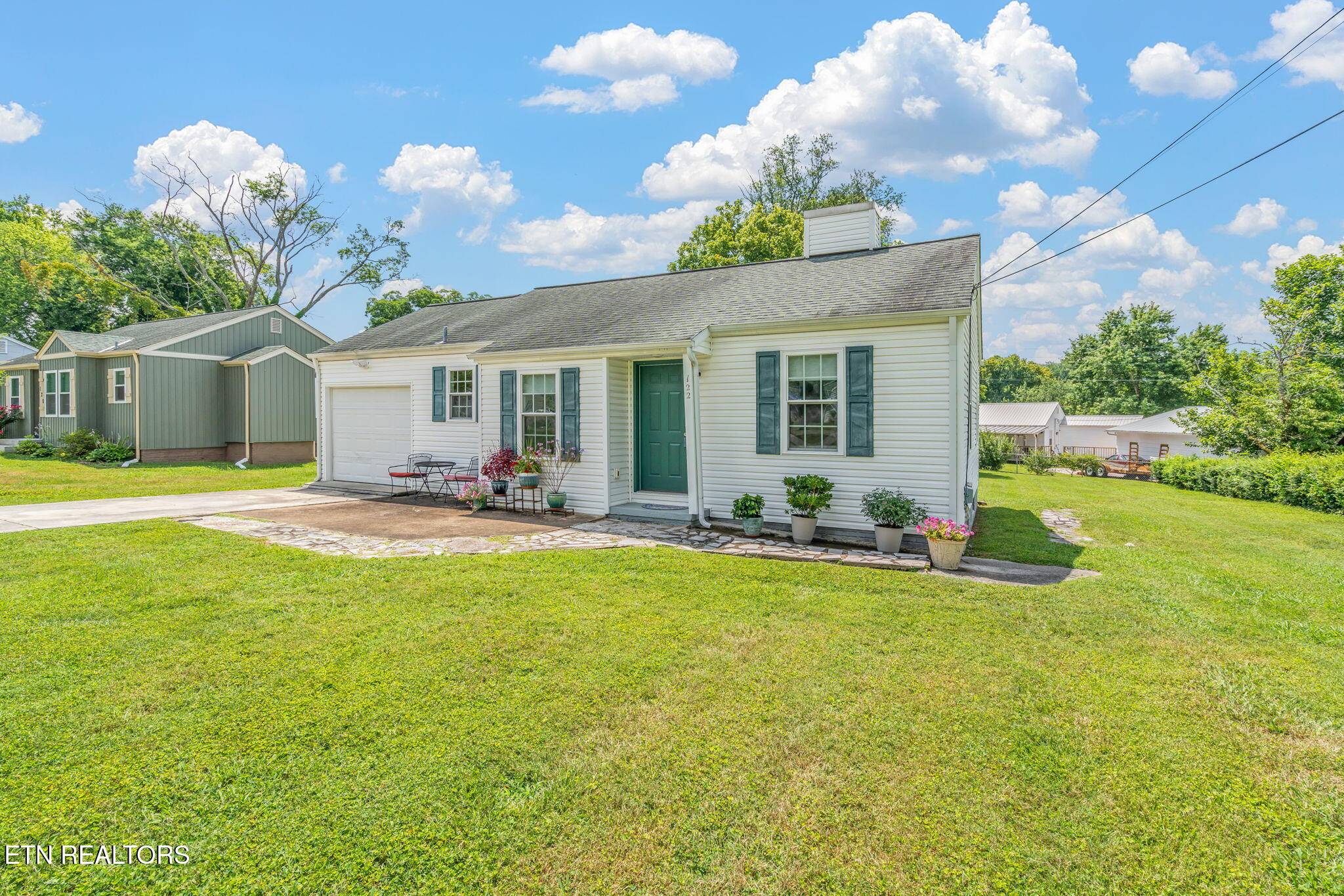 Knoxville, TN 37920,122 Lake View DR