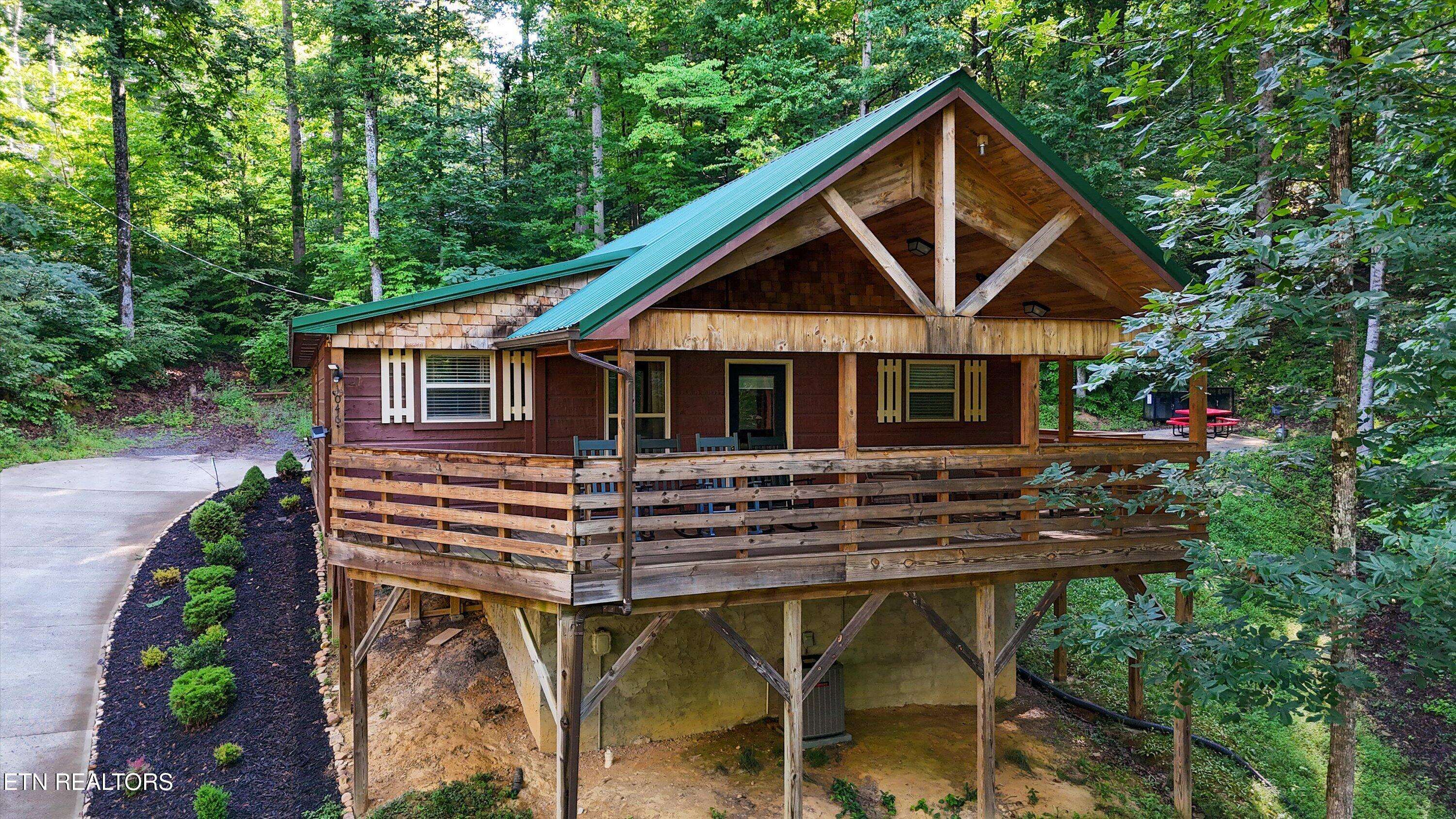 Gatlinburg, TN 37738,1046 Cheshire CT