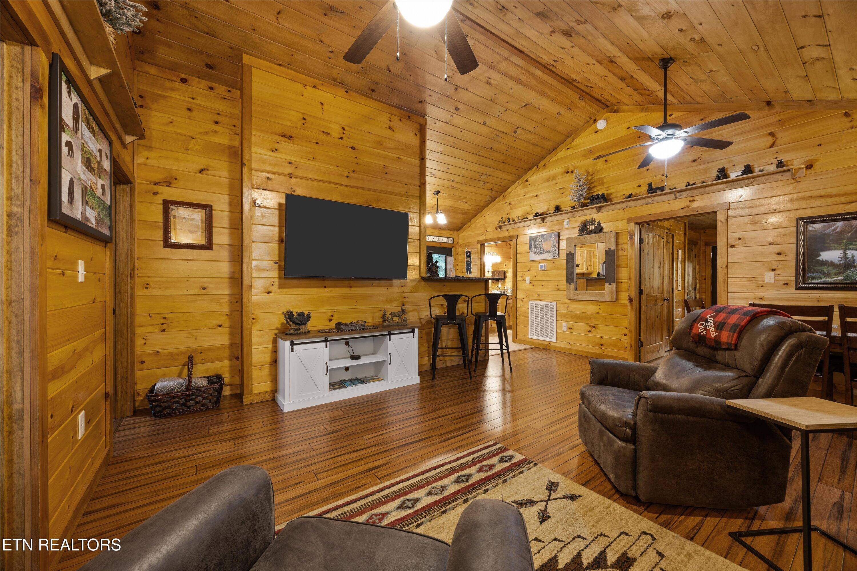 Gatlinburg, TN 37738,1046 Cheshire CT