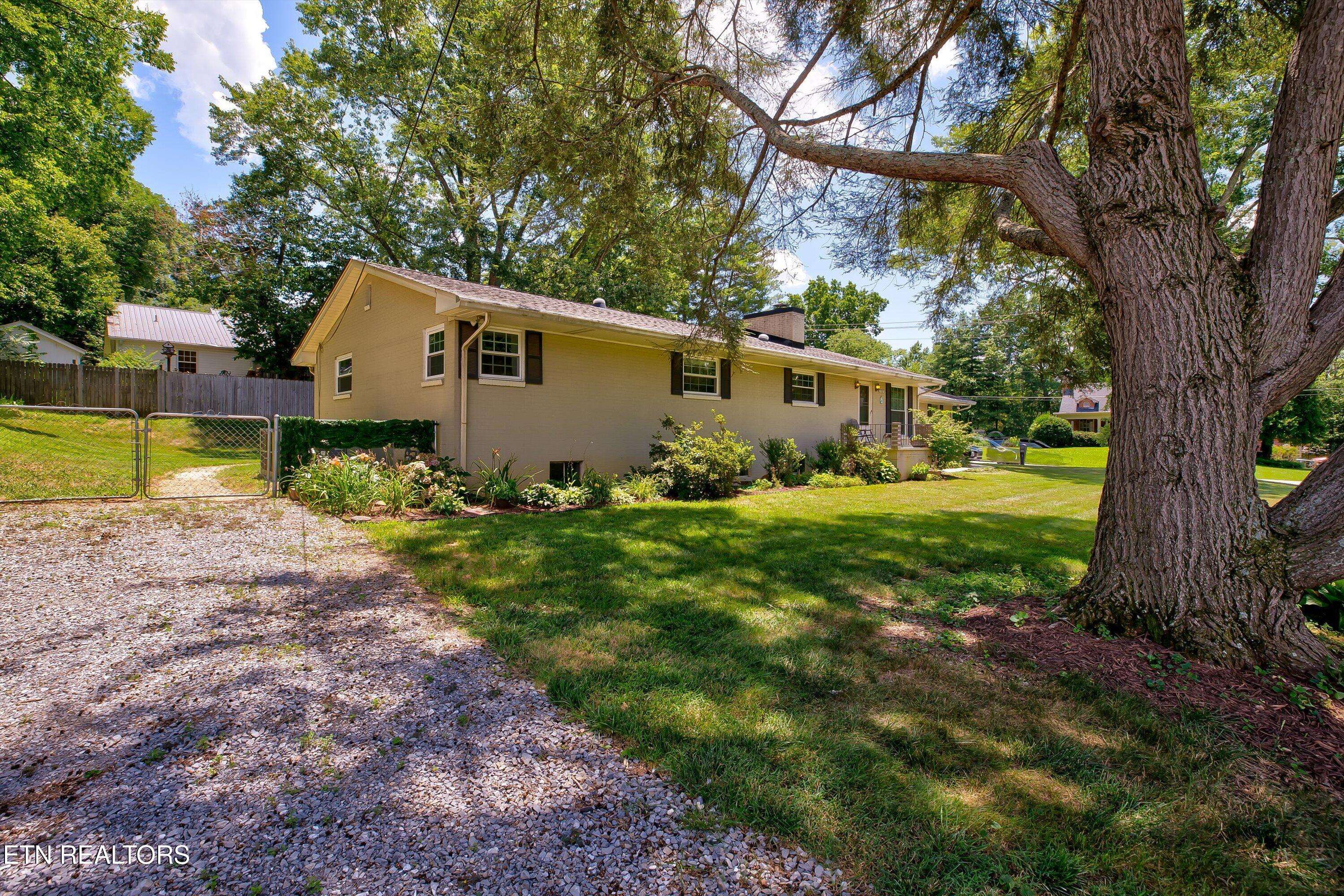 Maryville, TN 37803,1302 Heron Ave
