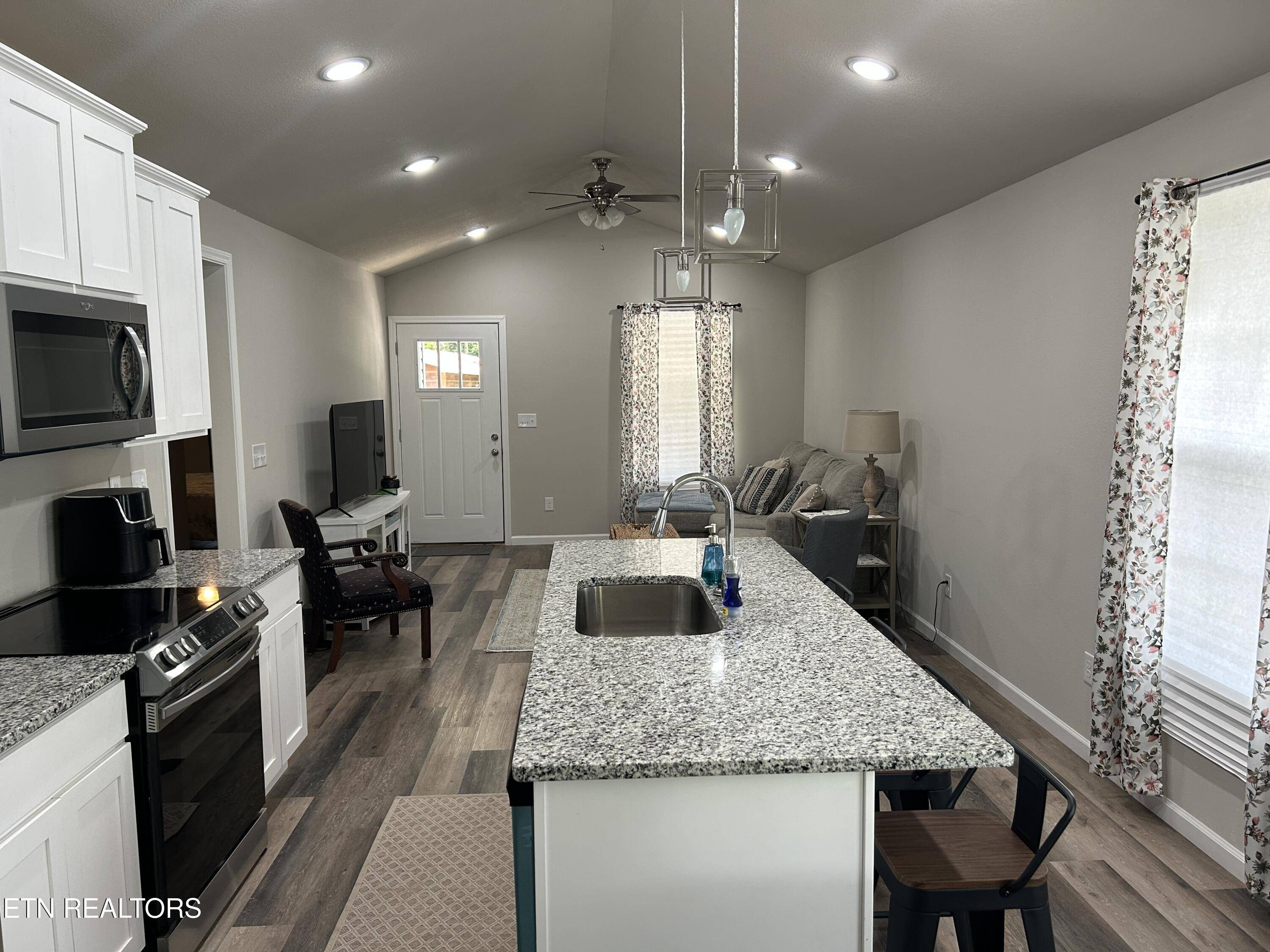 Jamestown, TN 38556,208 Bills St