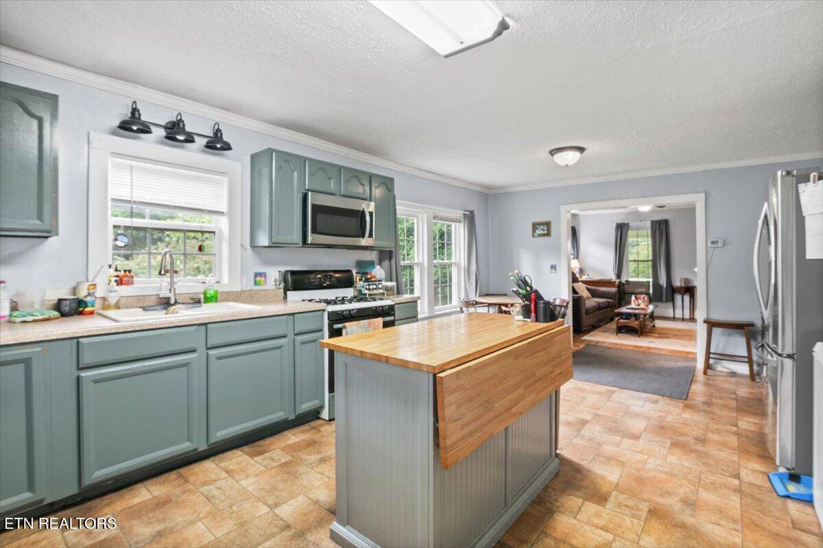 Lafollette, TN 37766,111 Hilltop Rd