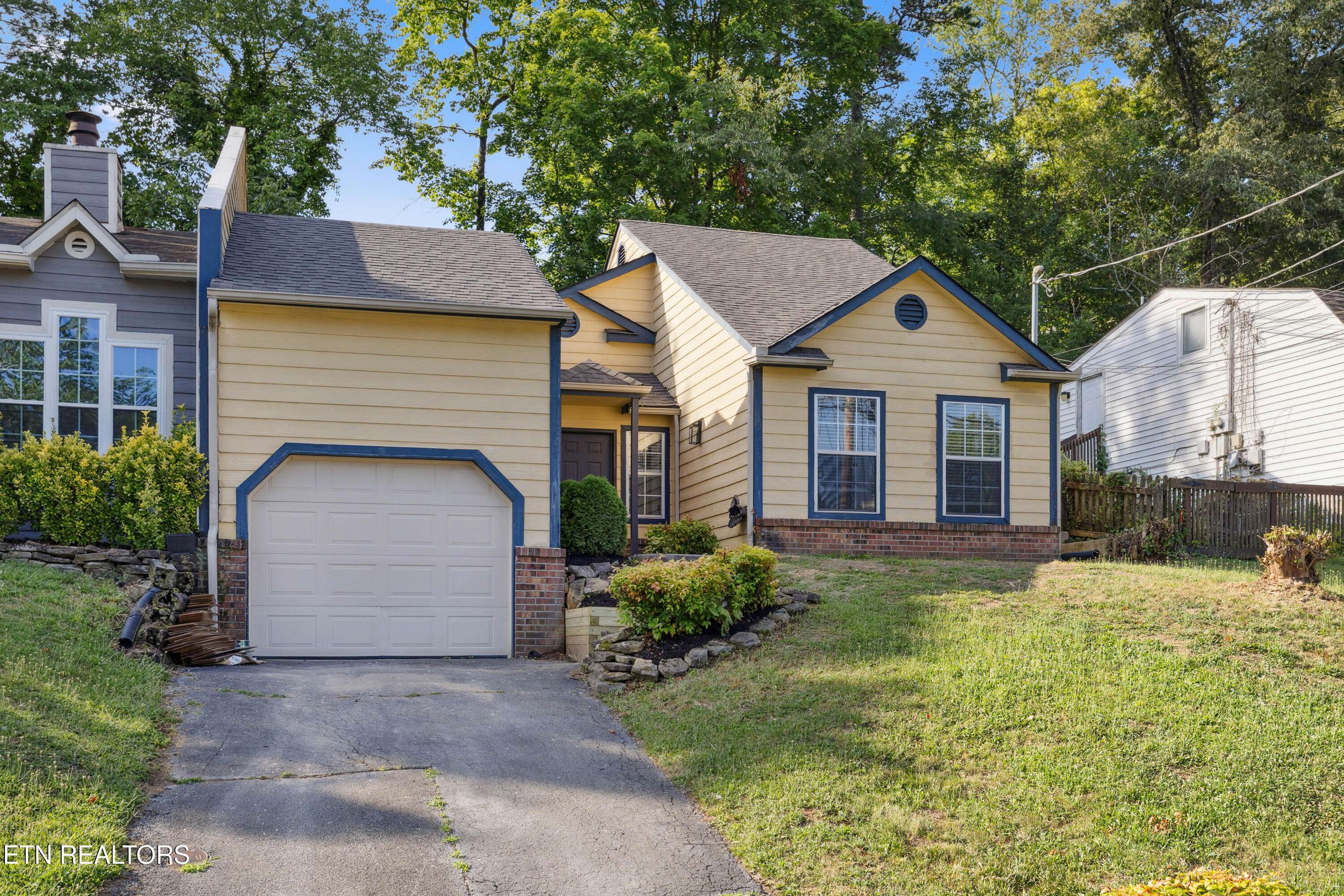 Knoxville, TN 37909,7658 Chatham CIR