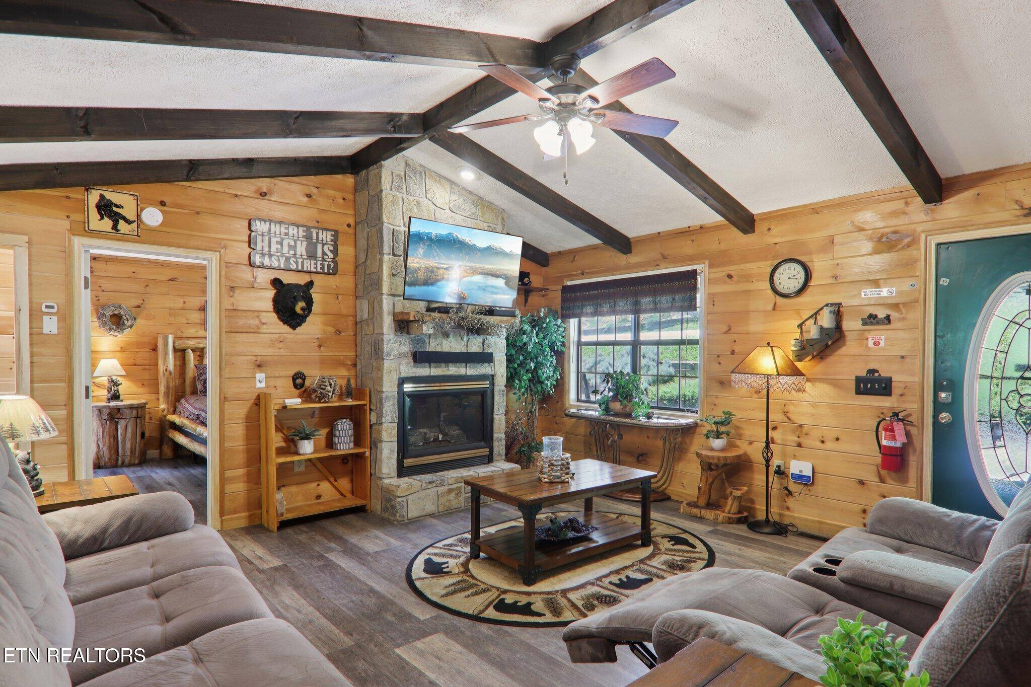 Sevierville, TN 37862,2746 Easy St