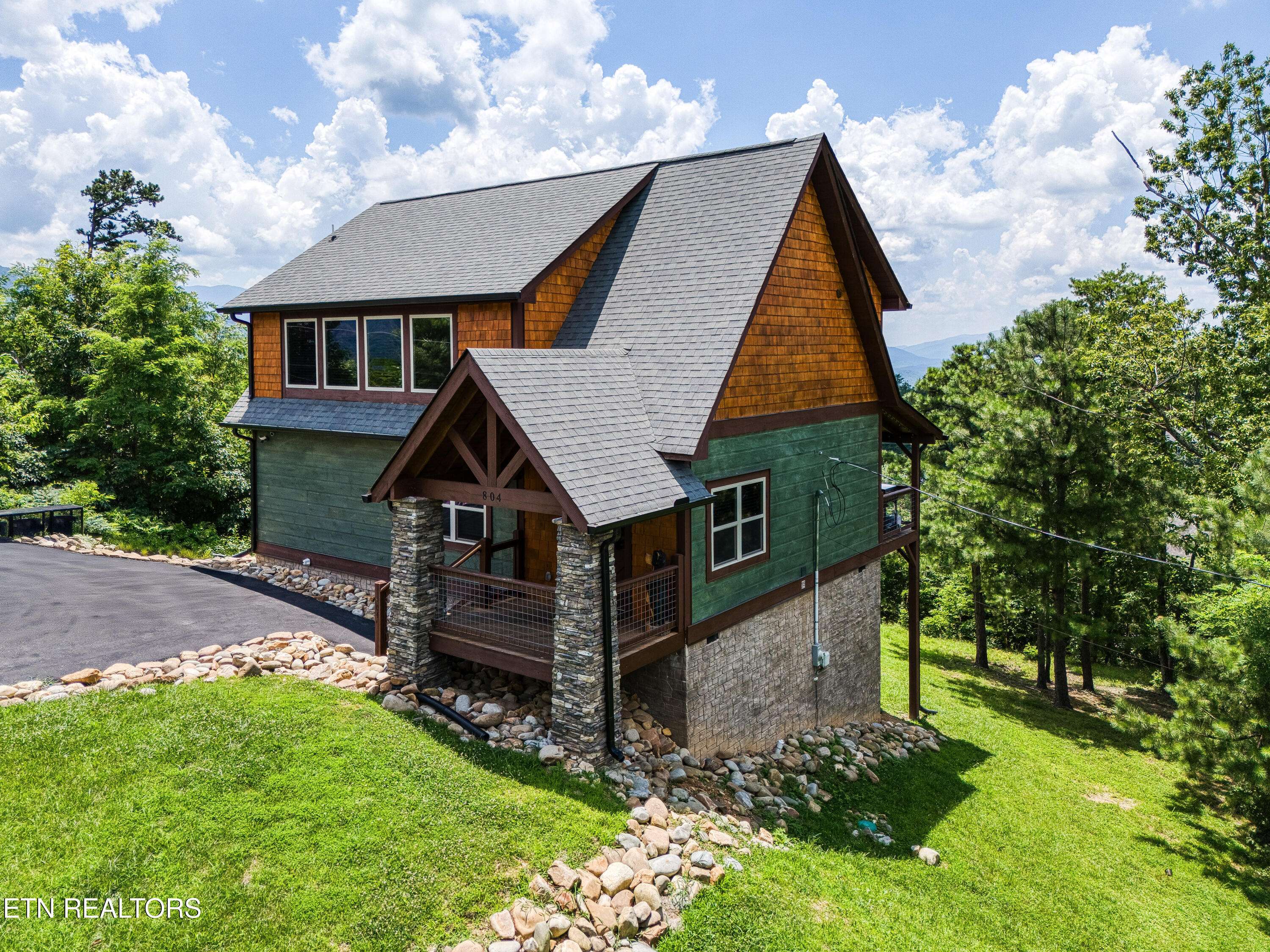 Gatlinburg, TN 37738,804 Upper Picadilly LN