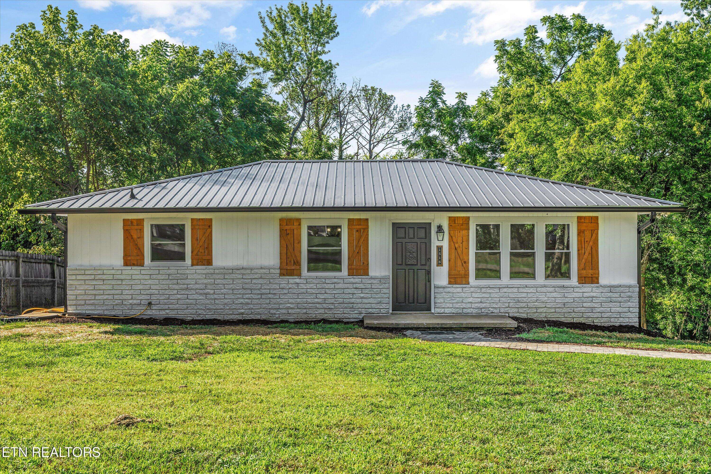 Knoxville, TN 37909,1516 Holman Rd
