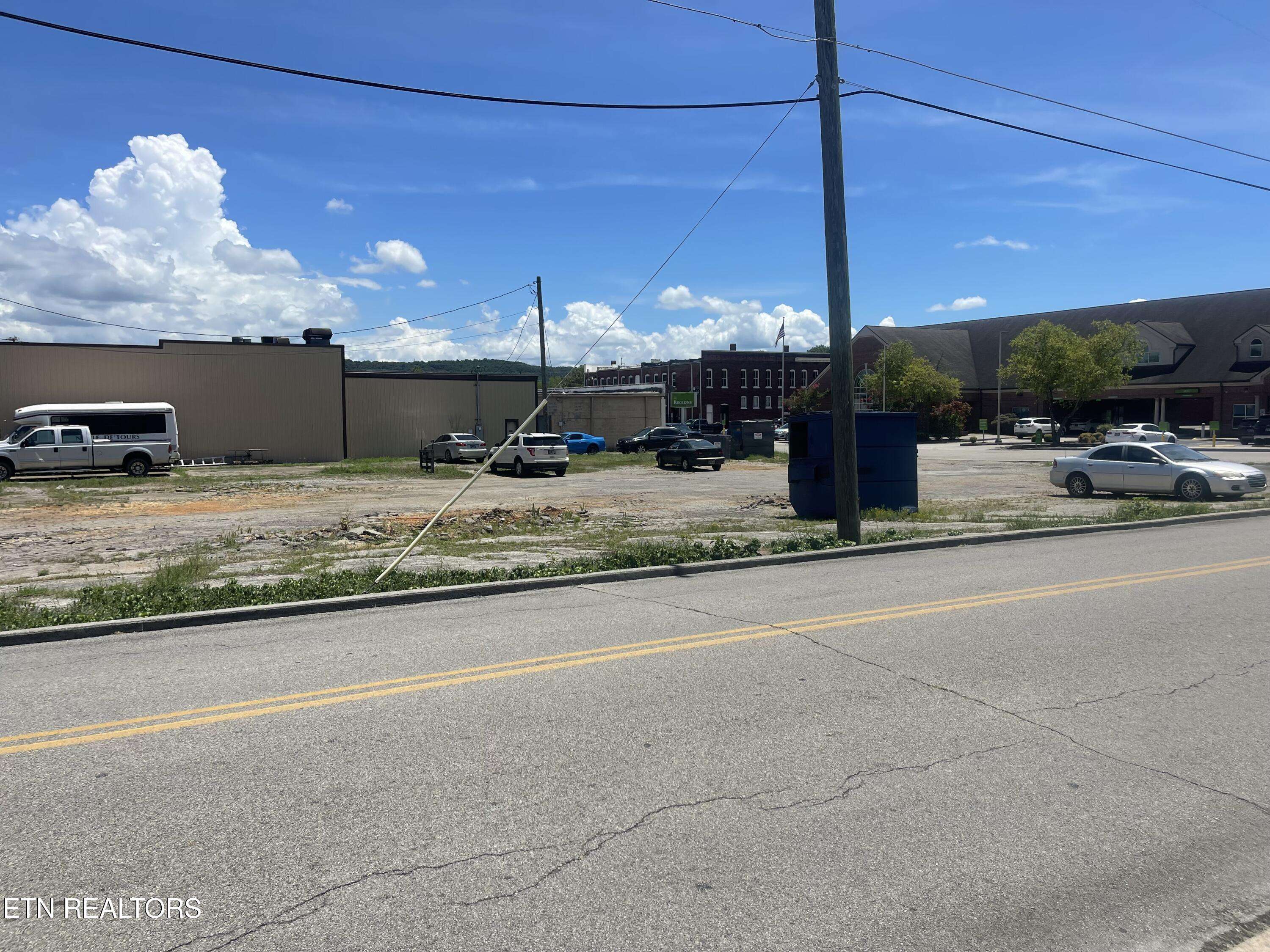 Sweetwater, TN 37874,Oak St